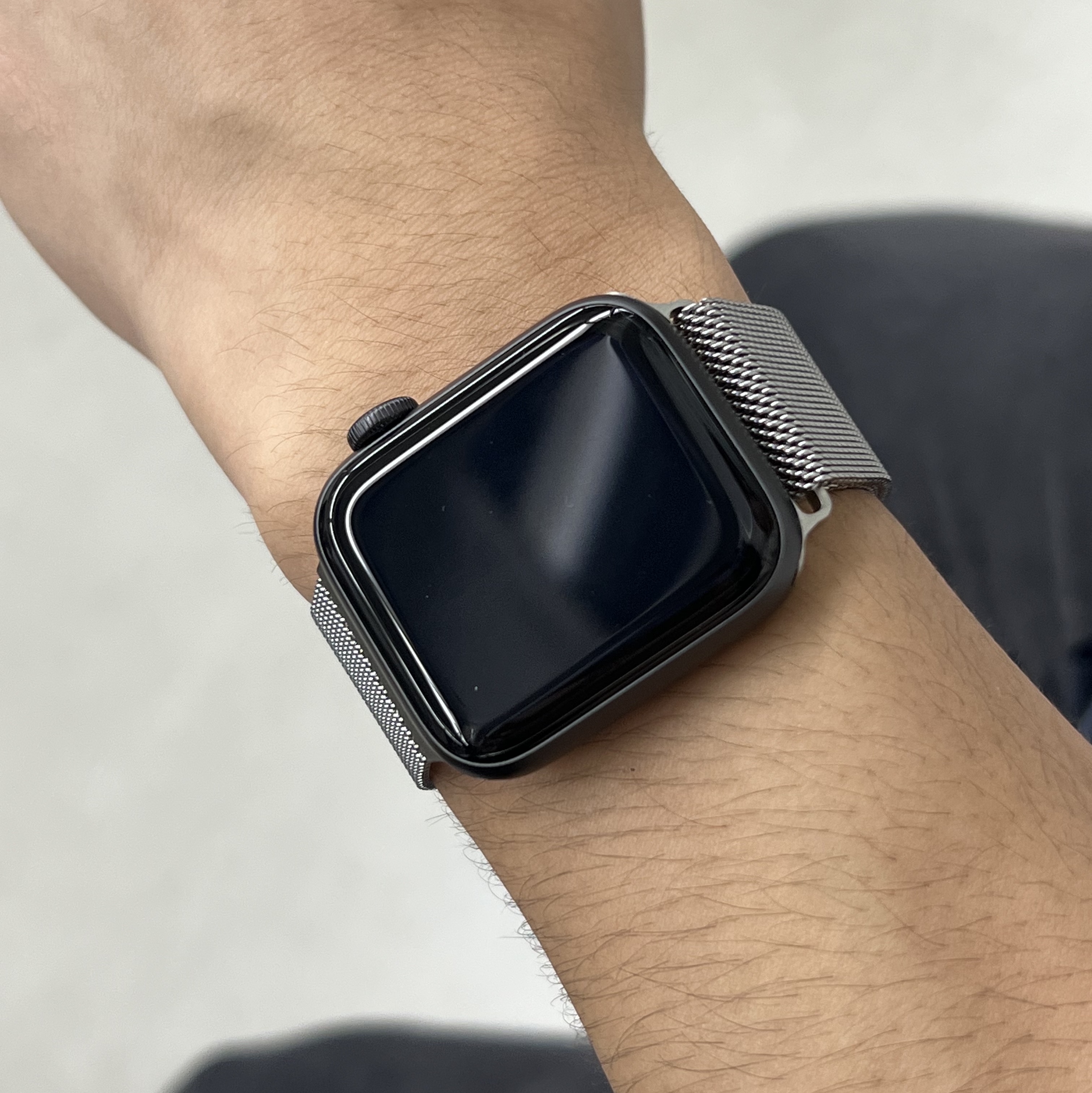 Apple Watch SE 40mm GPS Space Gray Aluminum Case with Sport Band Midnight (Korean Ver.) 착용 스타일