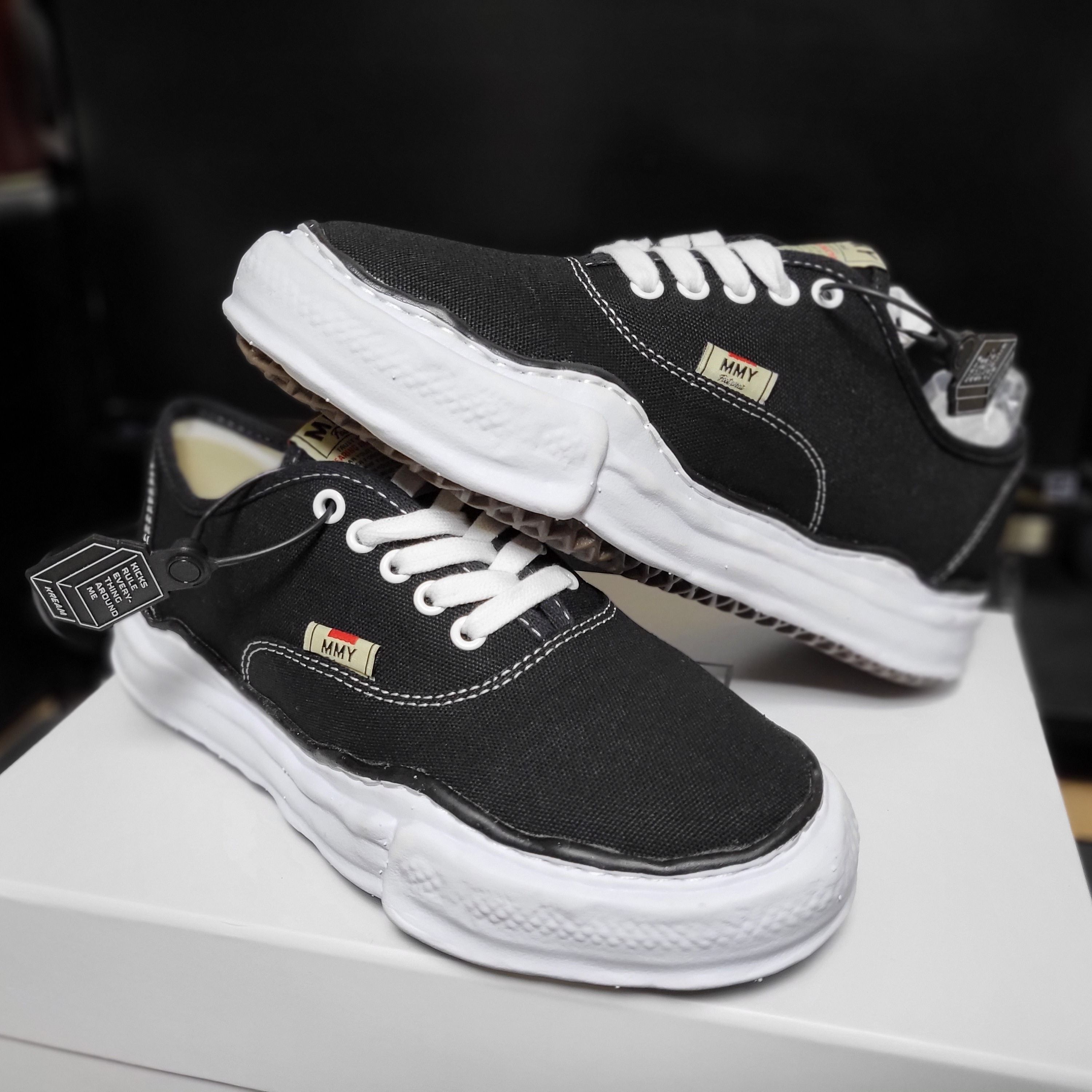 Maison Mihara Yasuhiro Baker OG Sole Canvas Low Cut Sneakers Black 착용 스타일