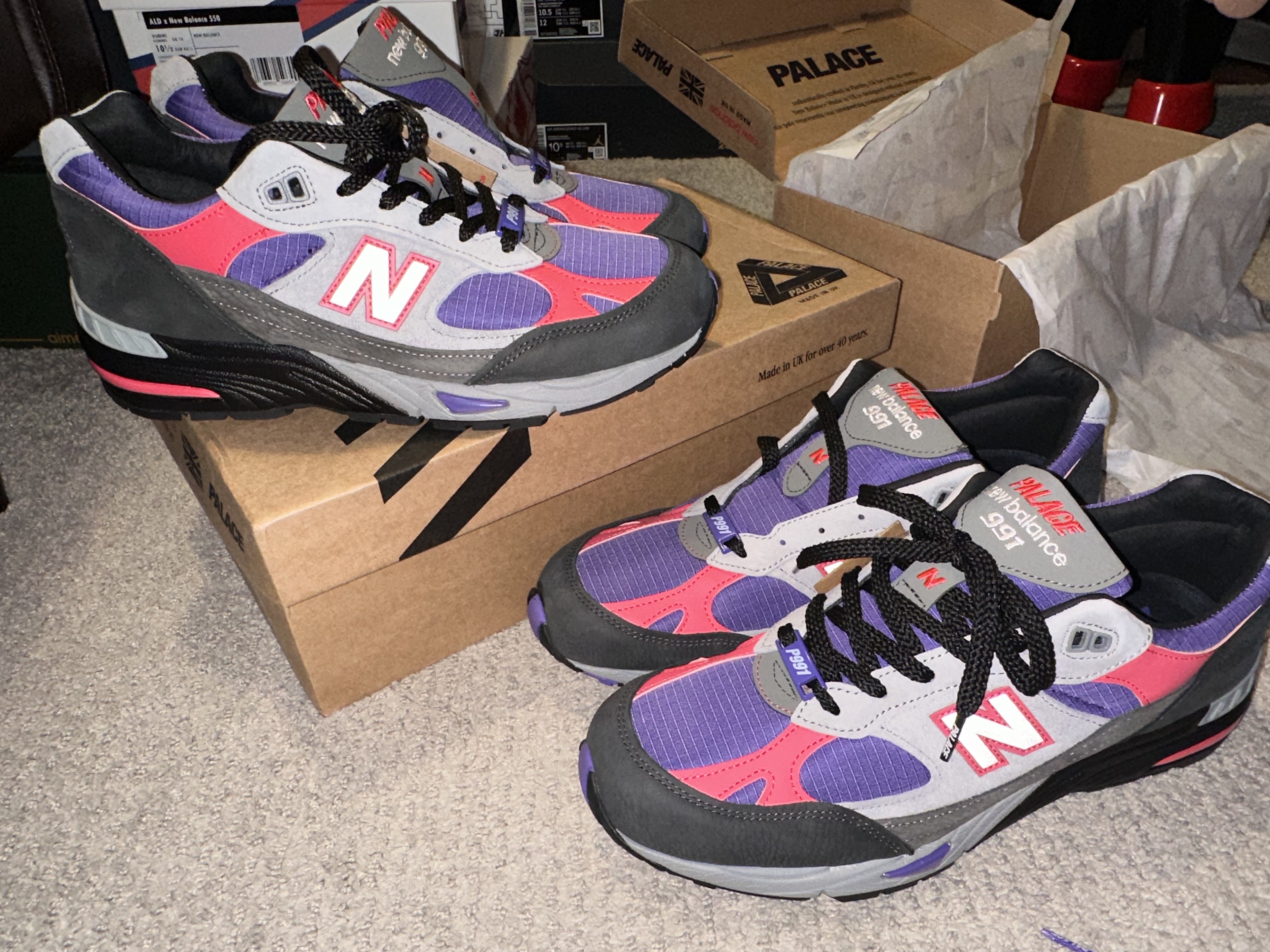 Palace Summer Sticker Pack Multi - 23SS, New Balance x Palace 991 Made in UK Black Ultra Violet 착용 스타일 - 4