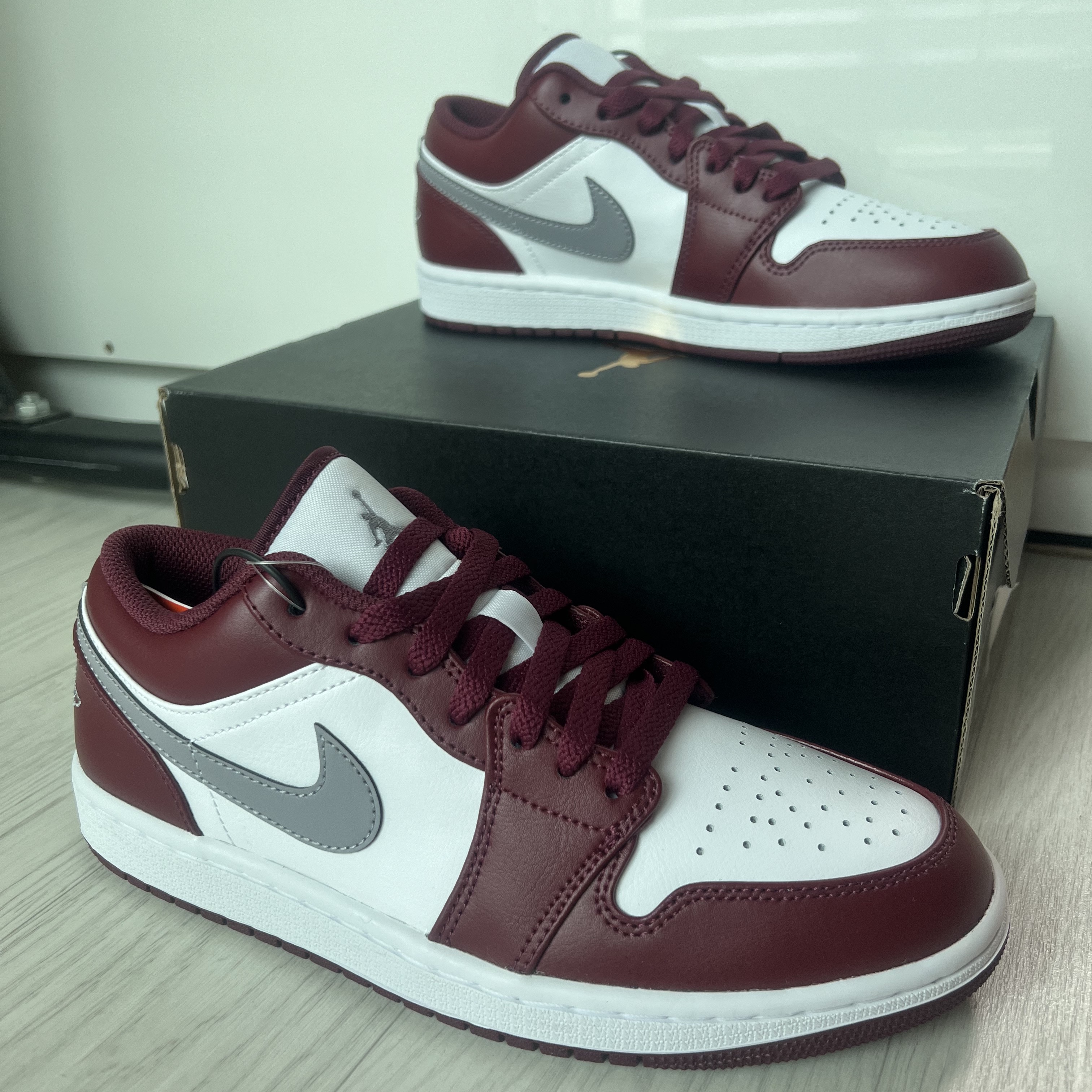 Jordan 1 Low Cherrywood Red 착용 스타일 - 3