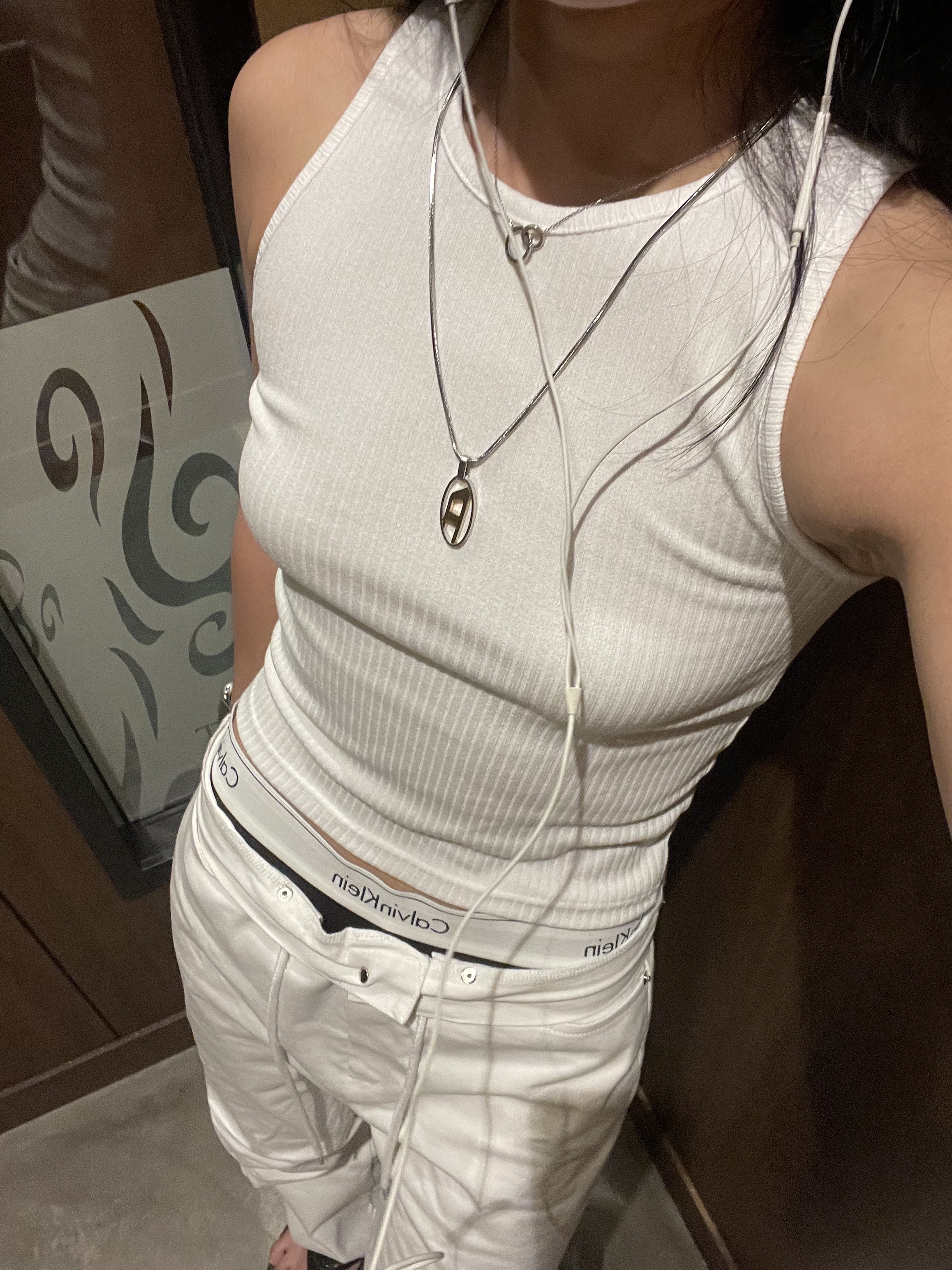 Diesel Dx1421 Two-Tone Stainless Steel Pendant Necklace Silver, Diesel B-1DR Leather Belt with D Buckle Black 착용 스타일 - 1