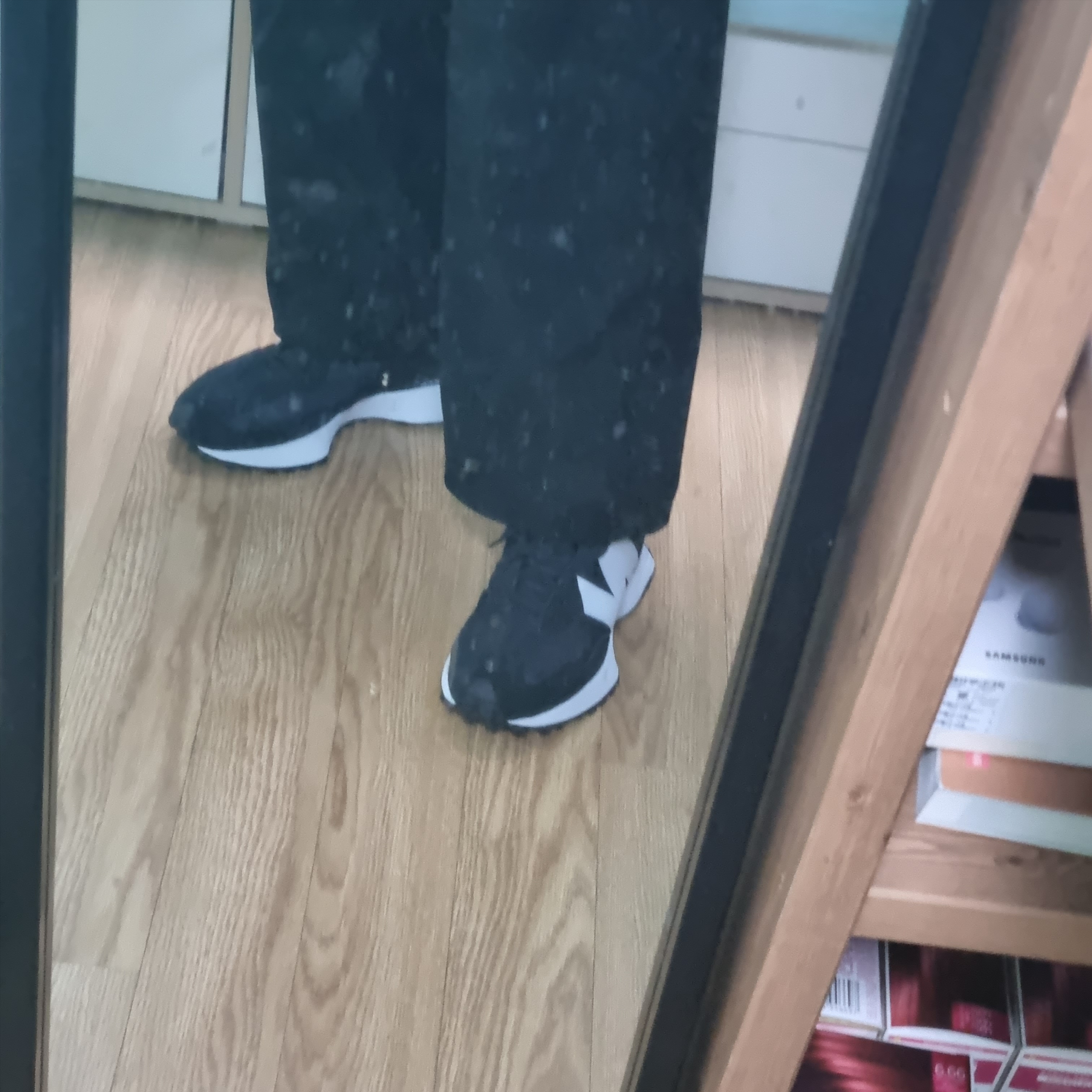 New Balance 327 Black 착용 스타일