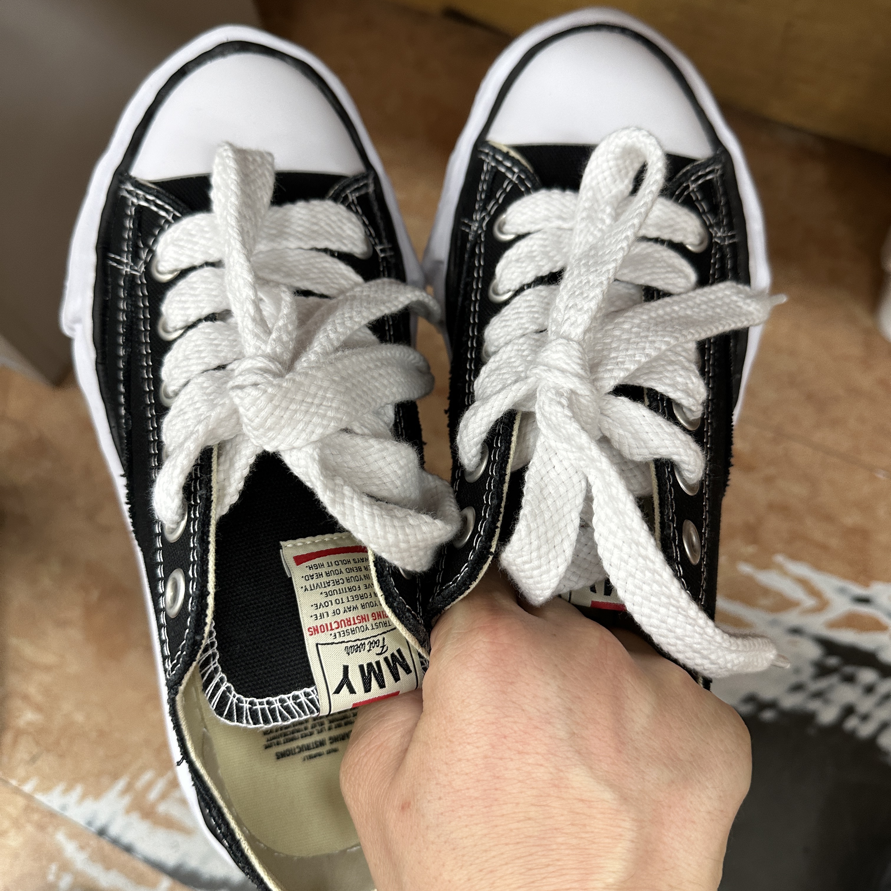 Maison Mihara Yasuhiro Peterson OG Sole Canvas Low Sneakers Black 착용 스타일