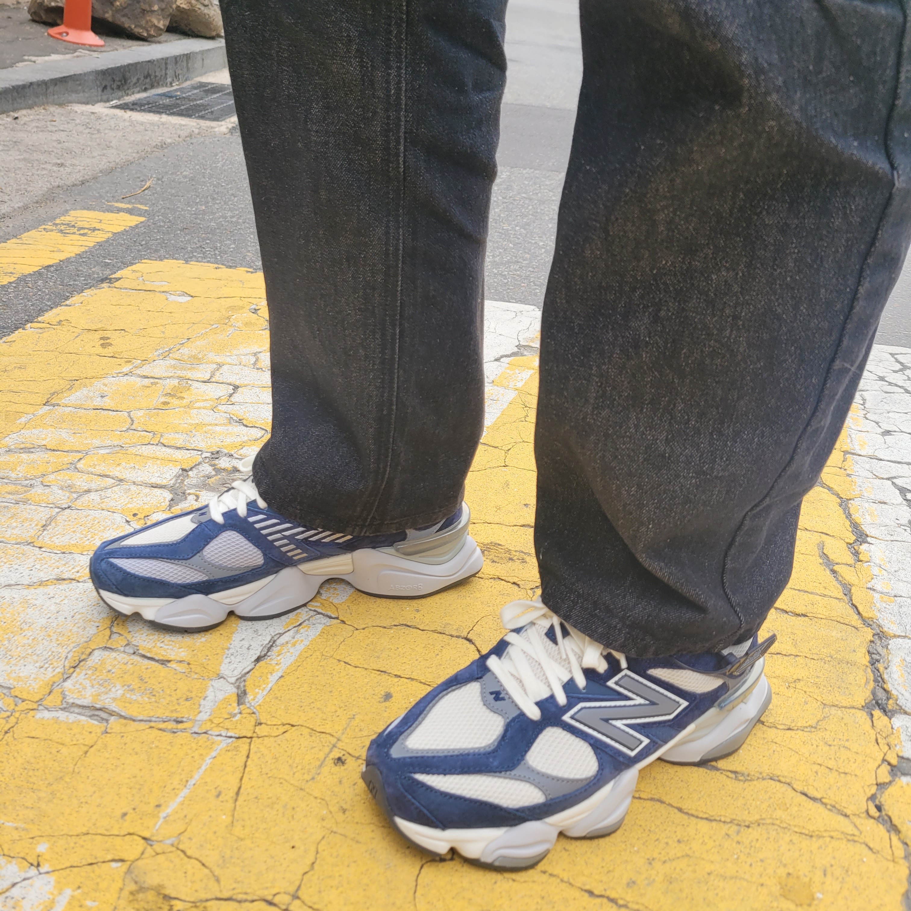 New Balance 9060 Natural Indigo 착용 스타일