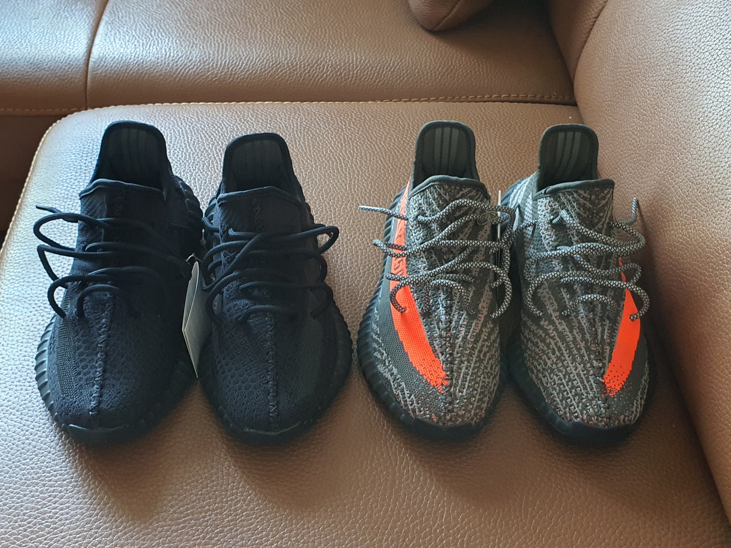 Adidas Yeezy Boost 350 V2 Carbon Beluga, Adidas Yeezy Boost 350 V2 Onyx 착용 스타일