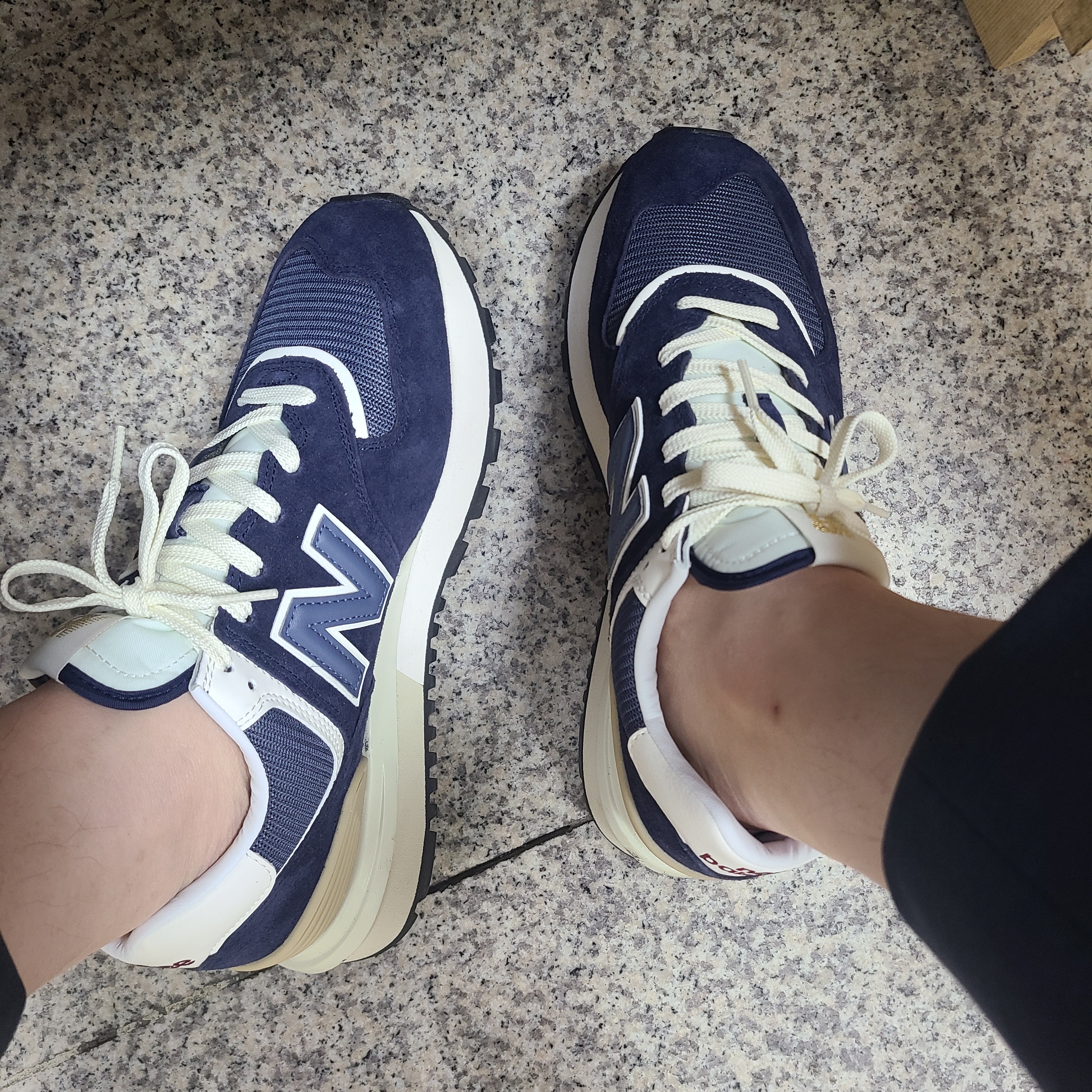 New Balance 574 Legacy Navy 착용 스타일