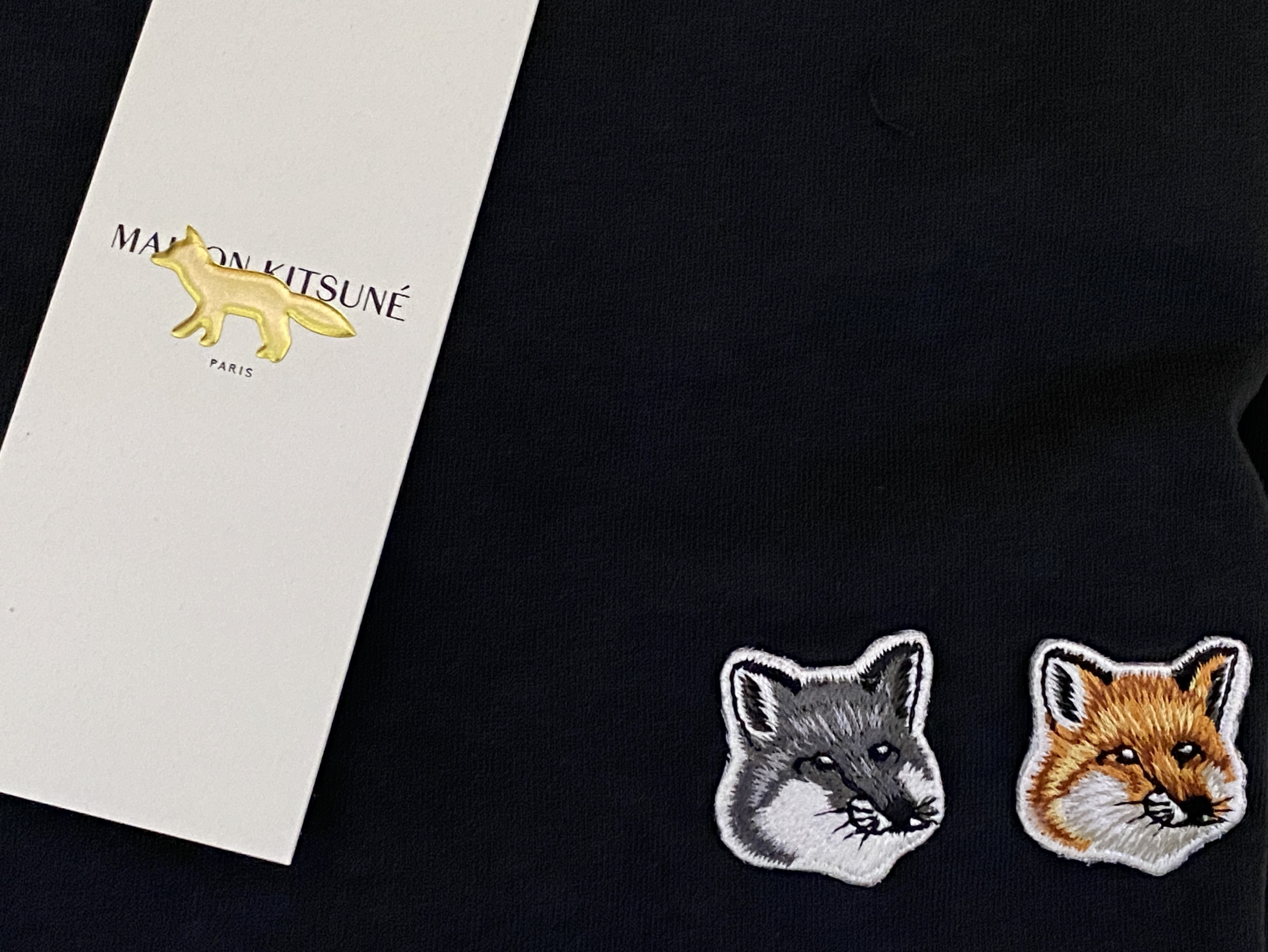 Maison Kitsune Double Fox Head Patch Classic T-Shirt Anthracite 착용 스타일