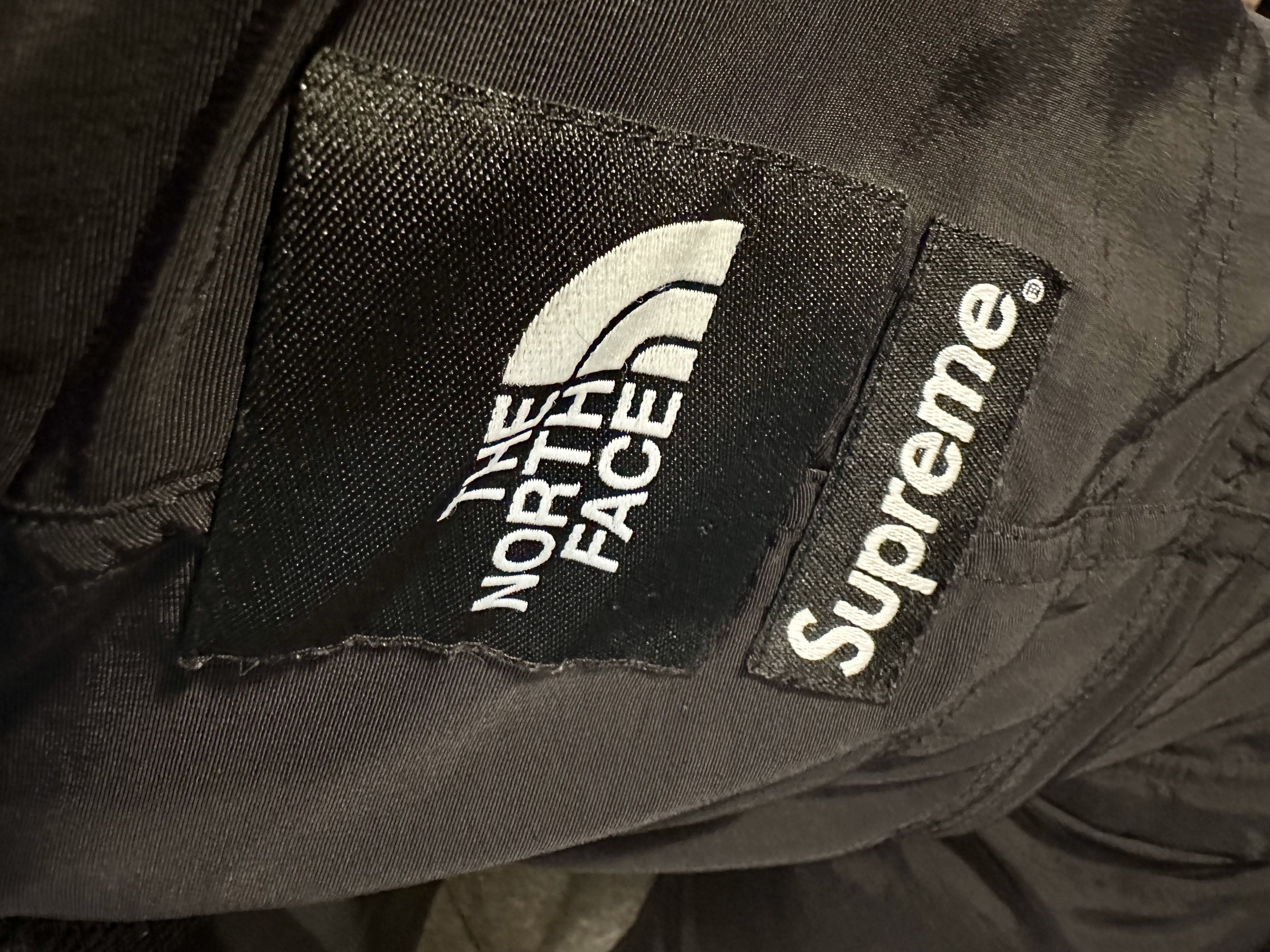 Supreme x The North Face Trekking Zip-Off Belted Pants Black - 22SS, Adidas Yeezy Foam RNNR Onyx 착용 스타일 - 1
