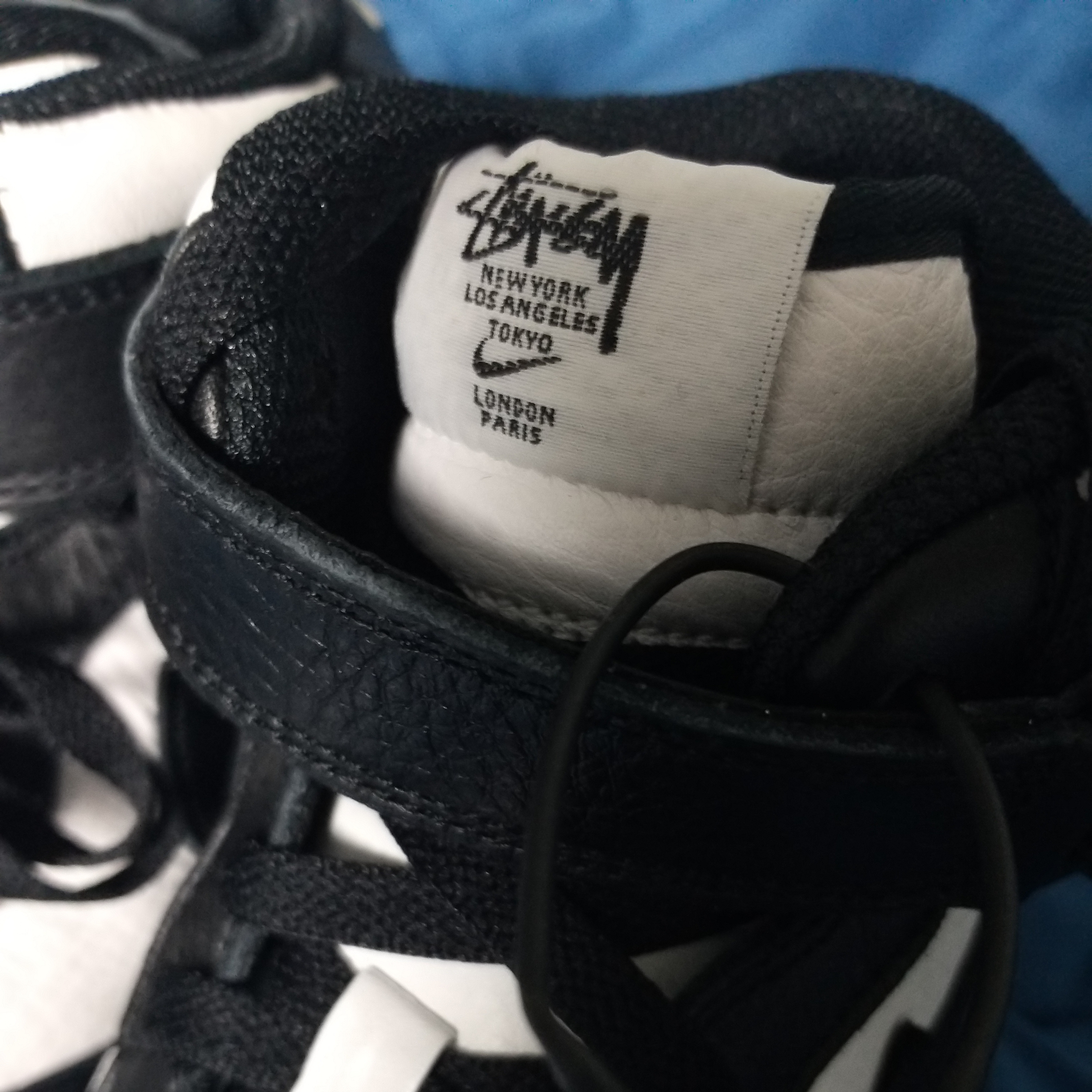 Nike x Stussy Air Force 1 '07 Mid SP Black and Light Bone 착용 스타일 - 5