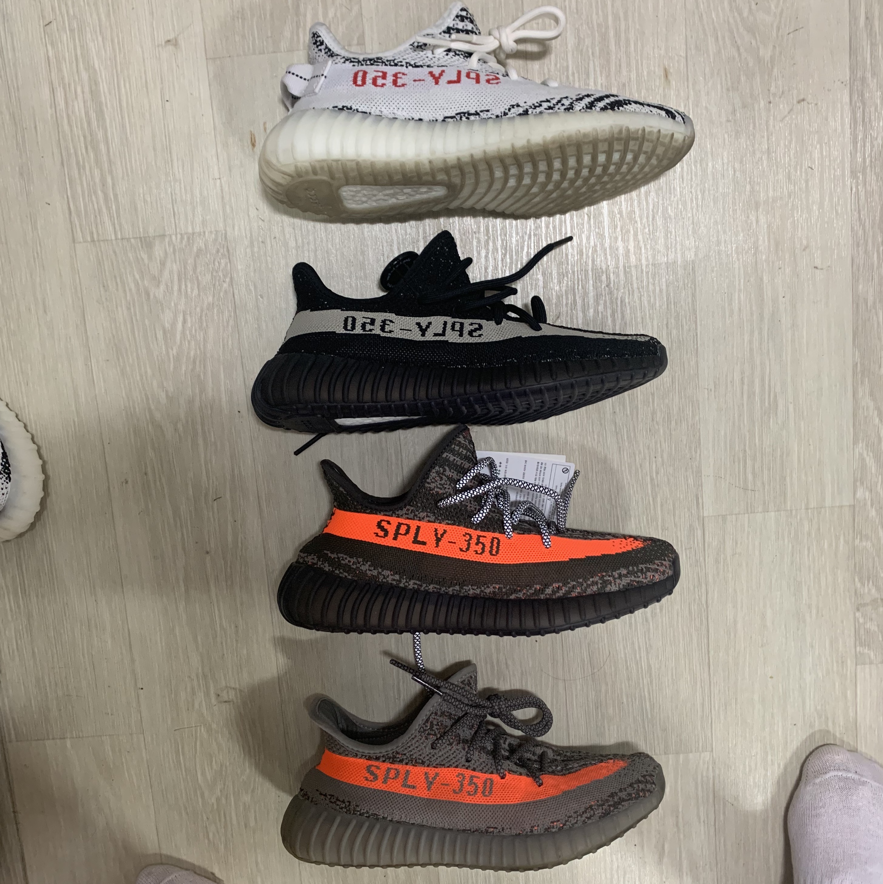 아디다스 이지 부스트 350 V2 카본 벨루가, 아디다스 이지 부스트 350 V2 지브라 2022/2023 착용 스타일 - 2