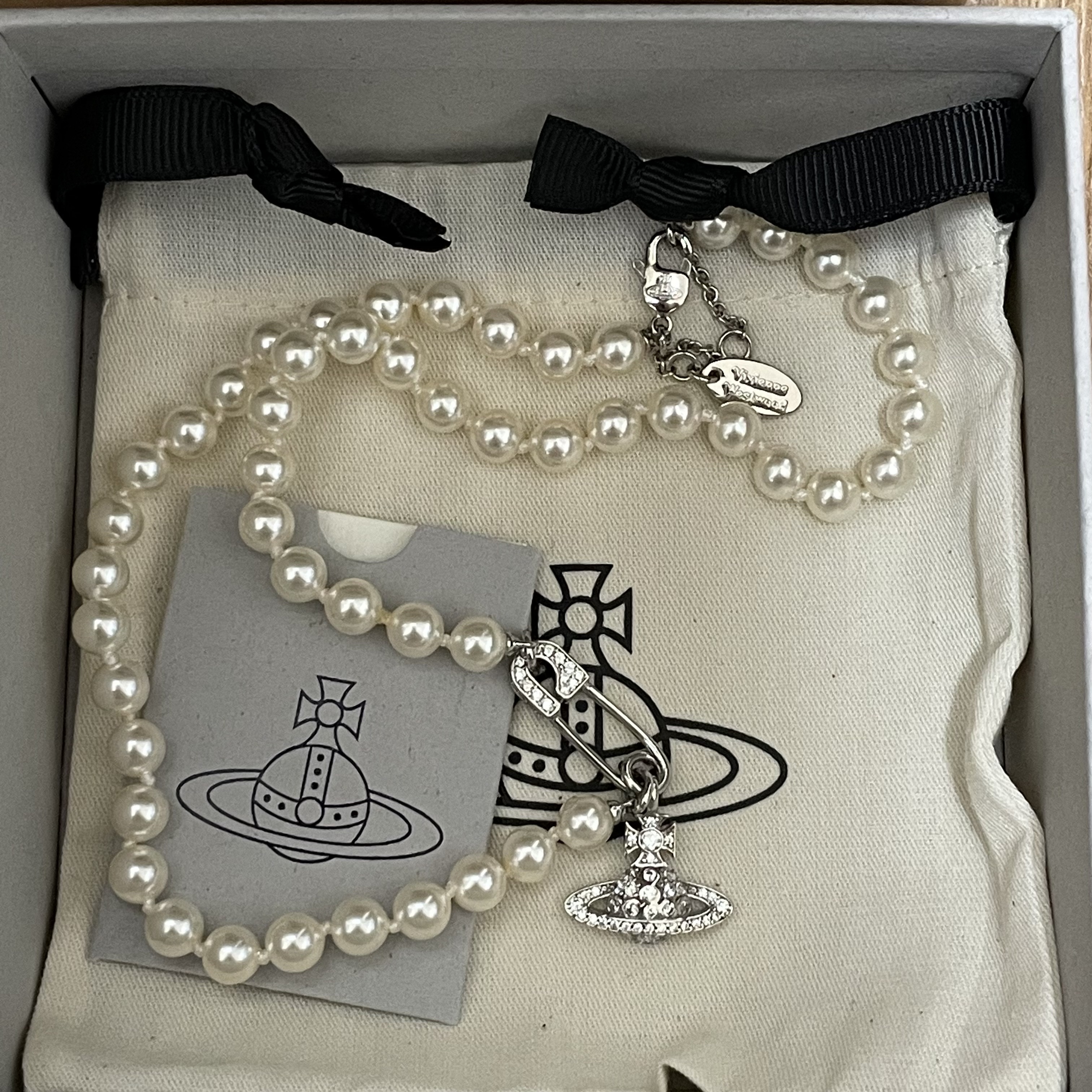 Vivienne Westwood Lucrece Pearl Necklace Silver 착용 스타일