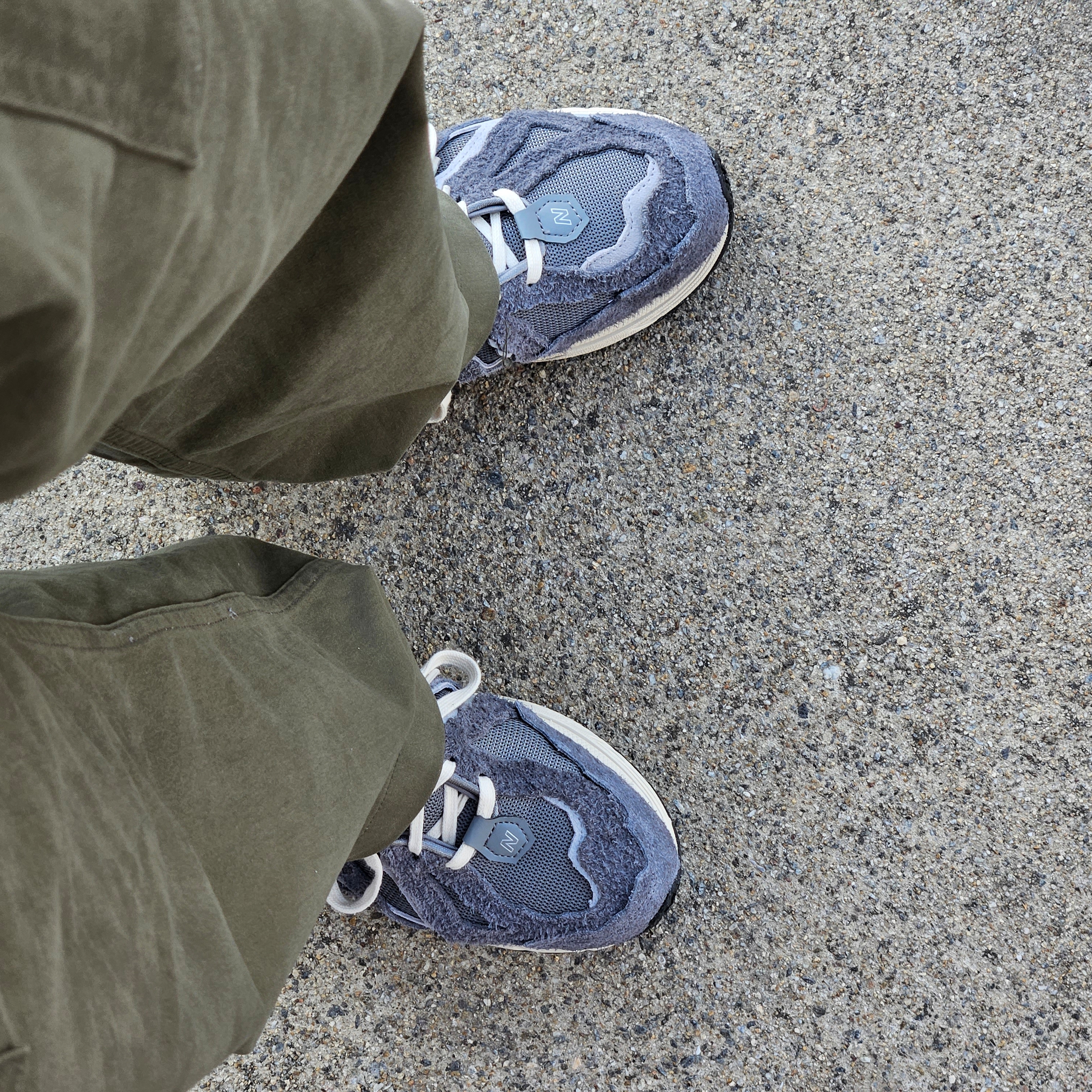 New Balance 1906D Protection Pack Castlerock 착용 스타일