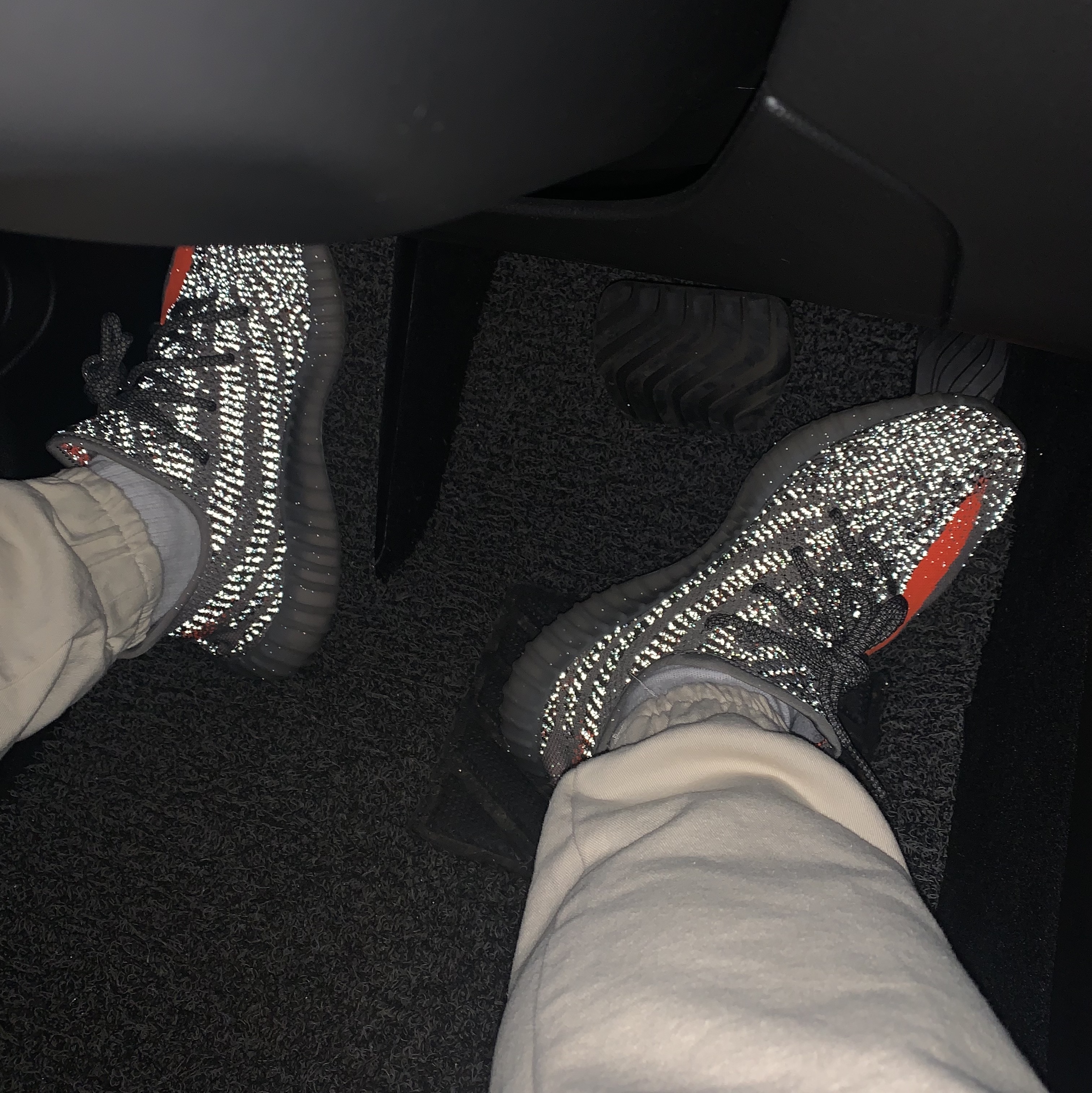 Adidas Yeezy Boost 350 V2 Beluga - Reflective 착용 스타일 - 2