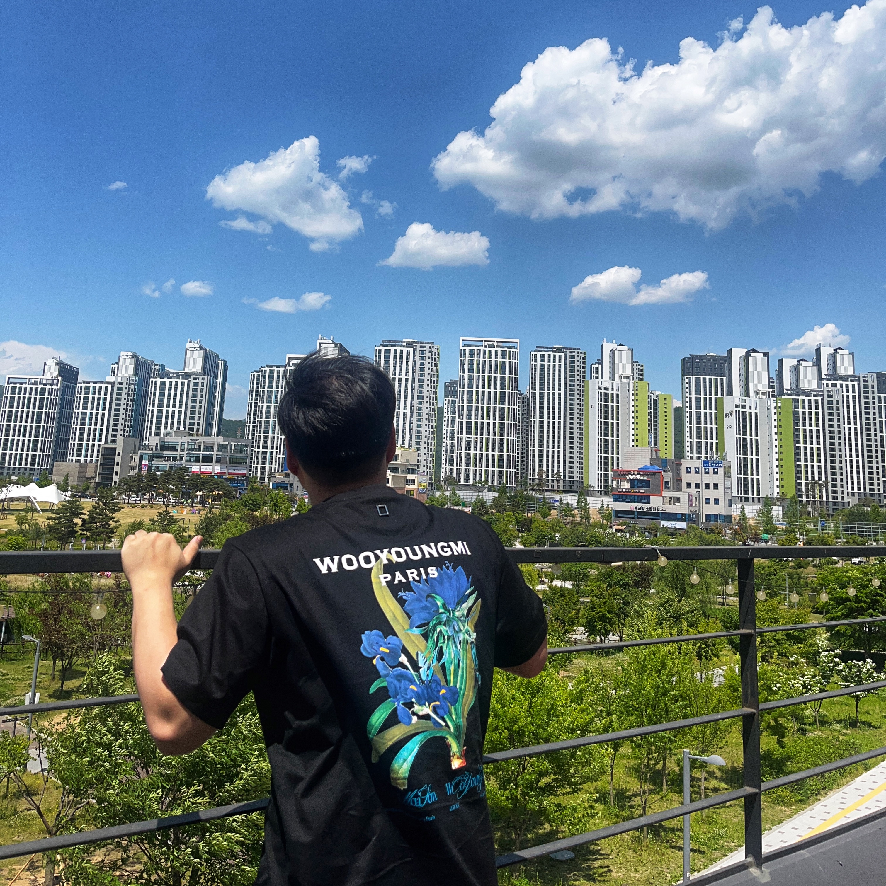 Wooyoungmi Flower Print Back Logo T-Shirt Black - 23SS 착용 스타일
