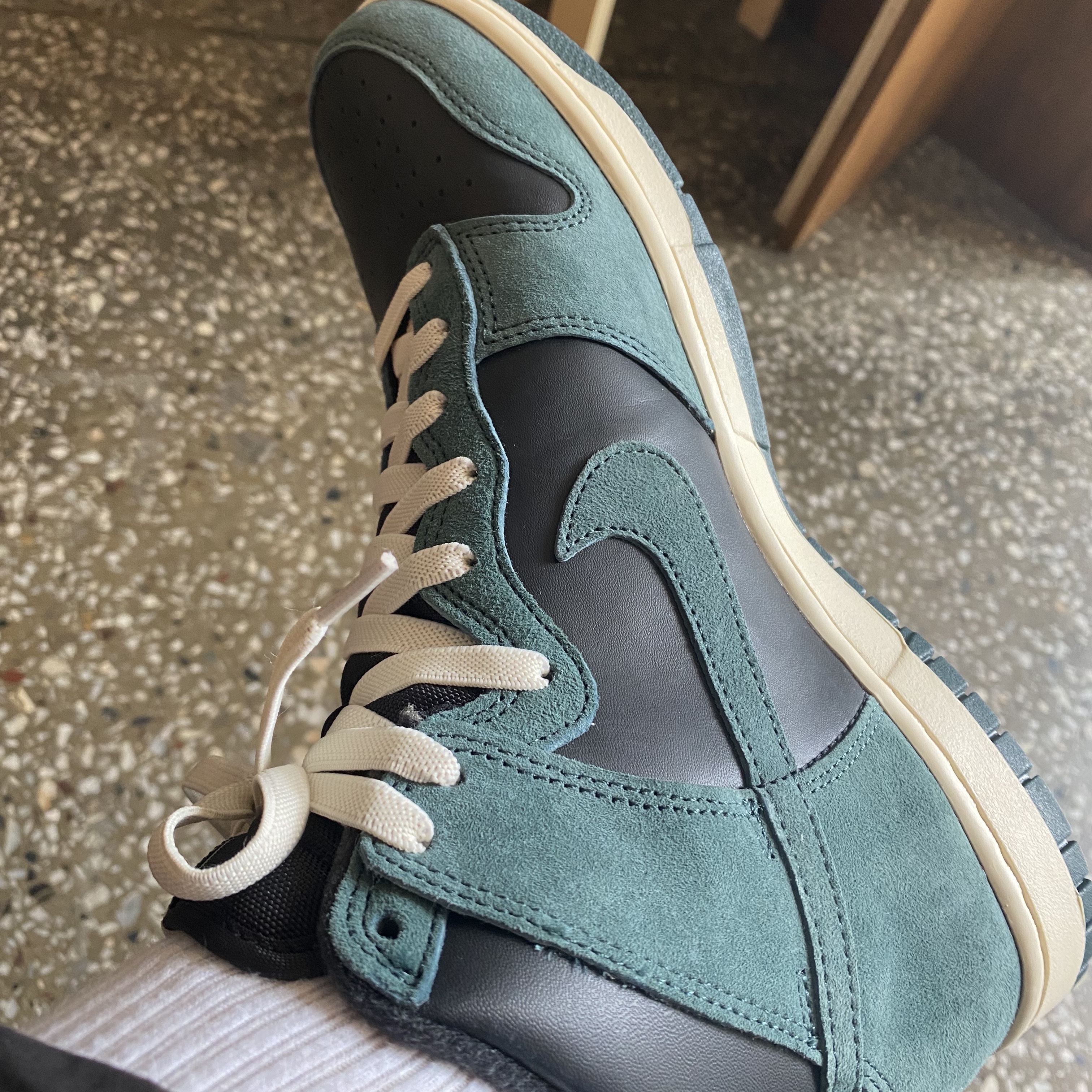 Nike Dunk High Retro PRM Faded Spruce 착용 스타일 - 2