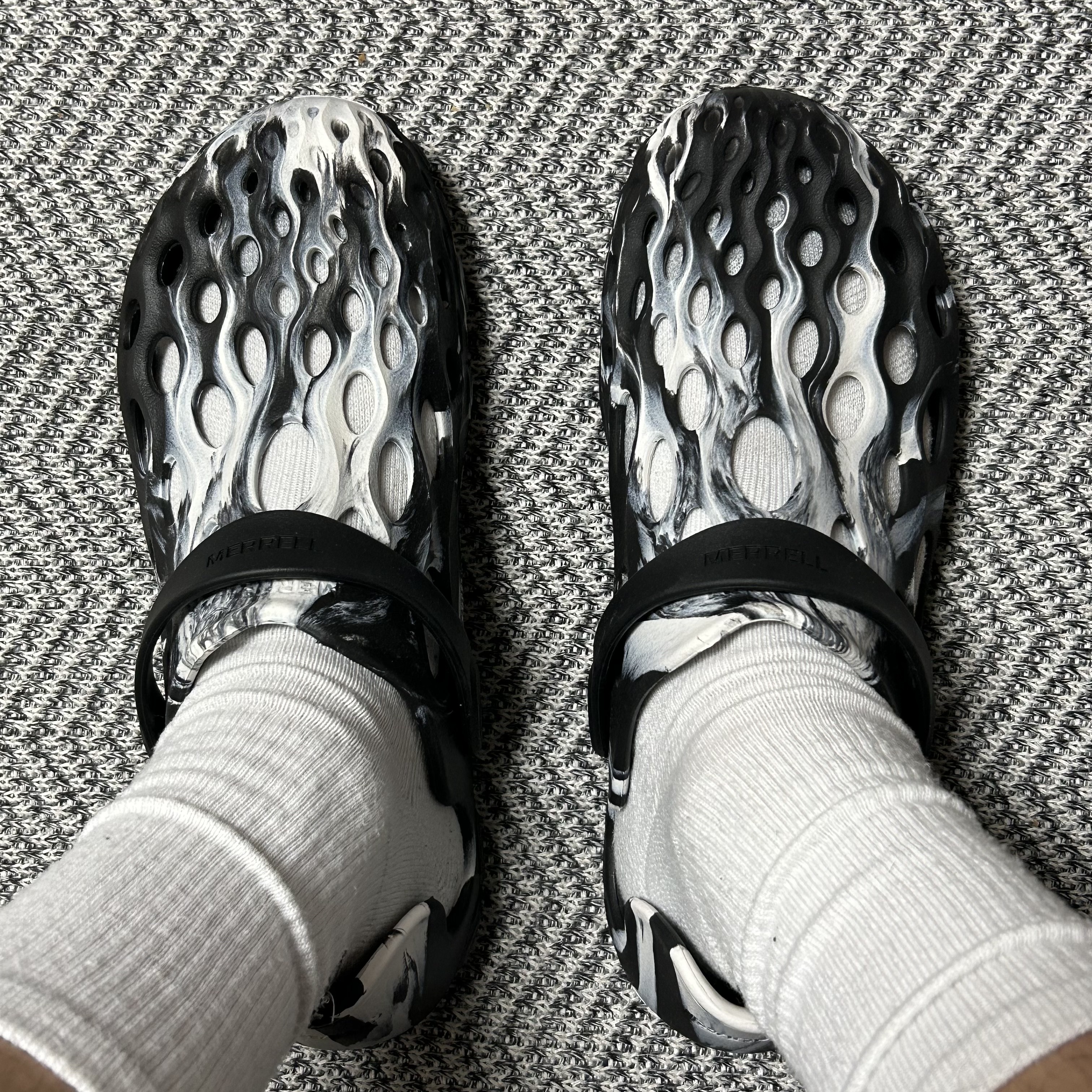 Merrell Hydro Moc Black White 착용 스타일