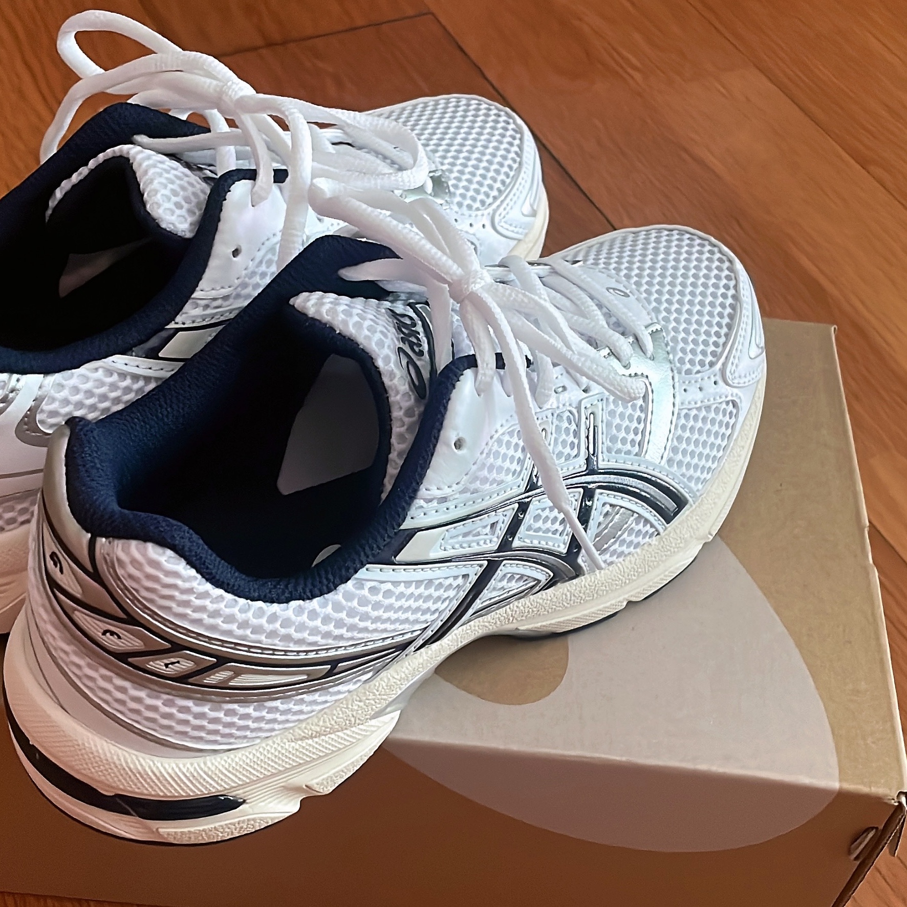 (W) Asics Gel-1130 White Midnight 착용 스타일 - 2