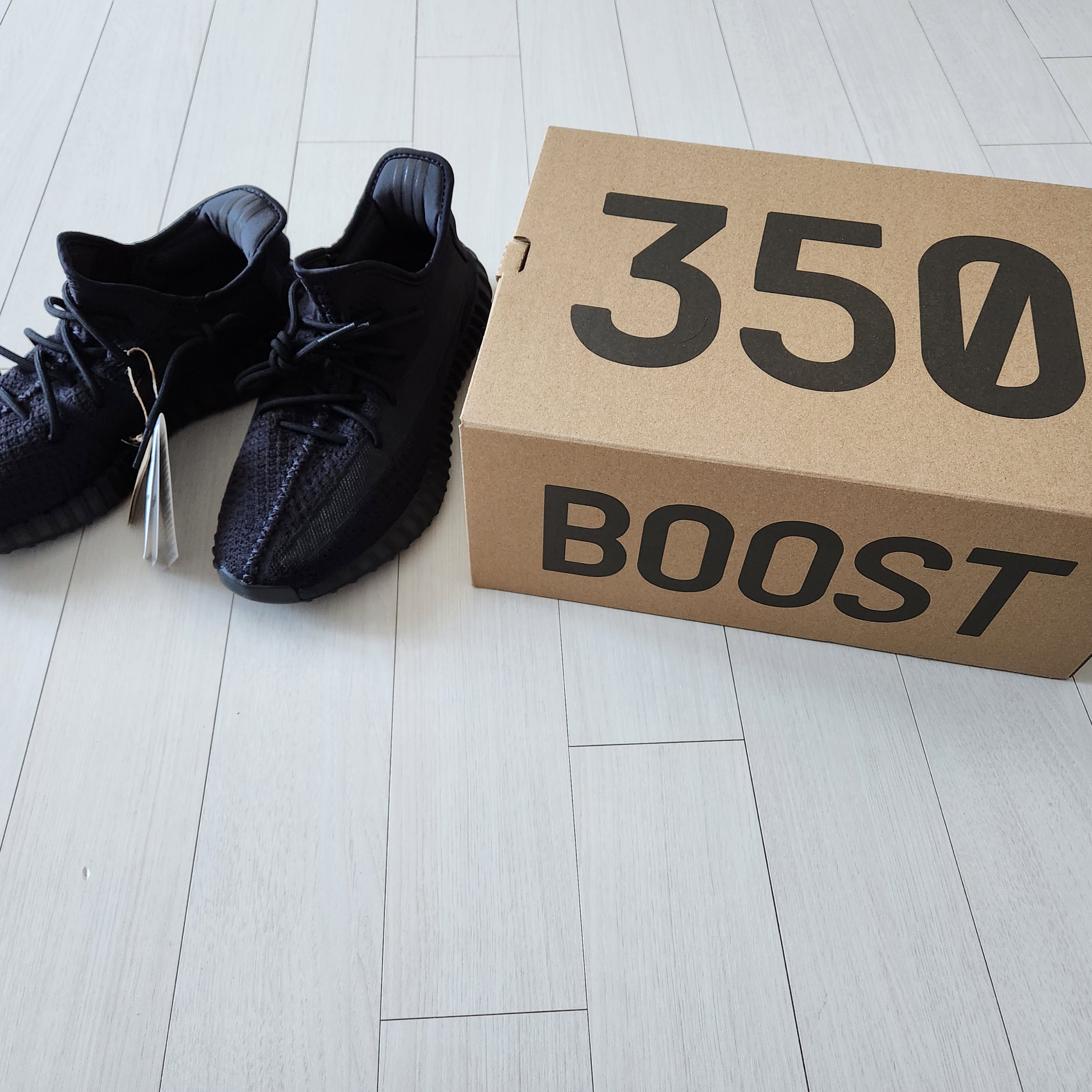 Adidas Yeezy Boost 350 V2 Onyx 착용 스타일
