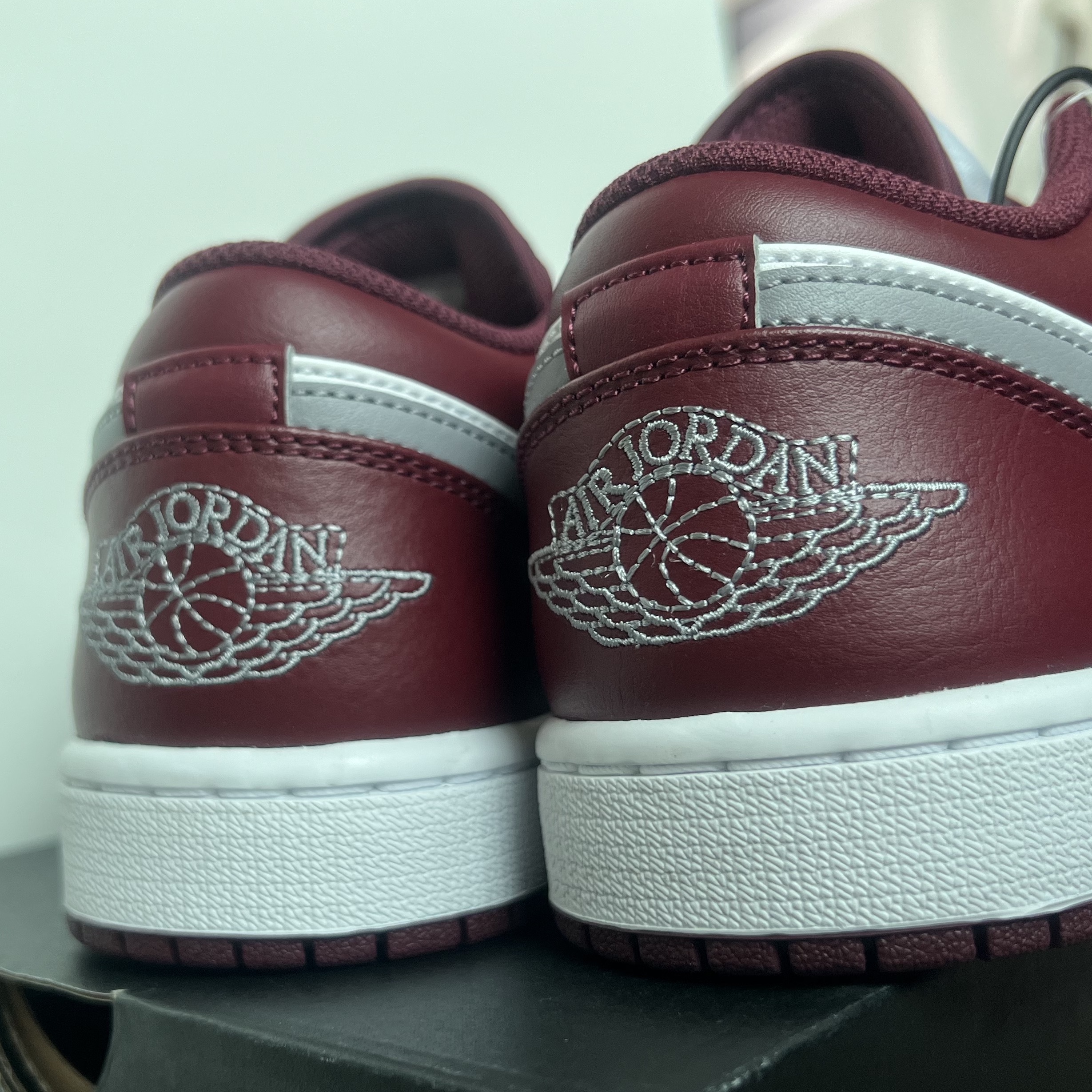 Jordan 1 Low Cherrywood Red 착용 스타일 - 2
