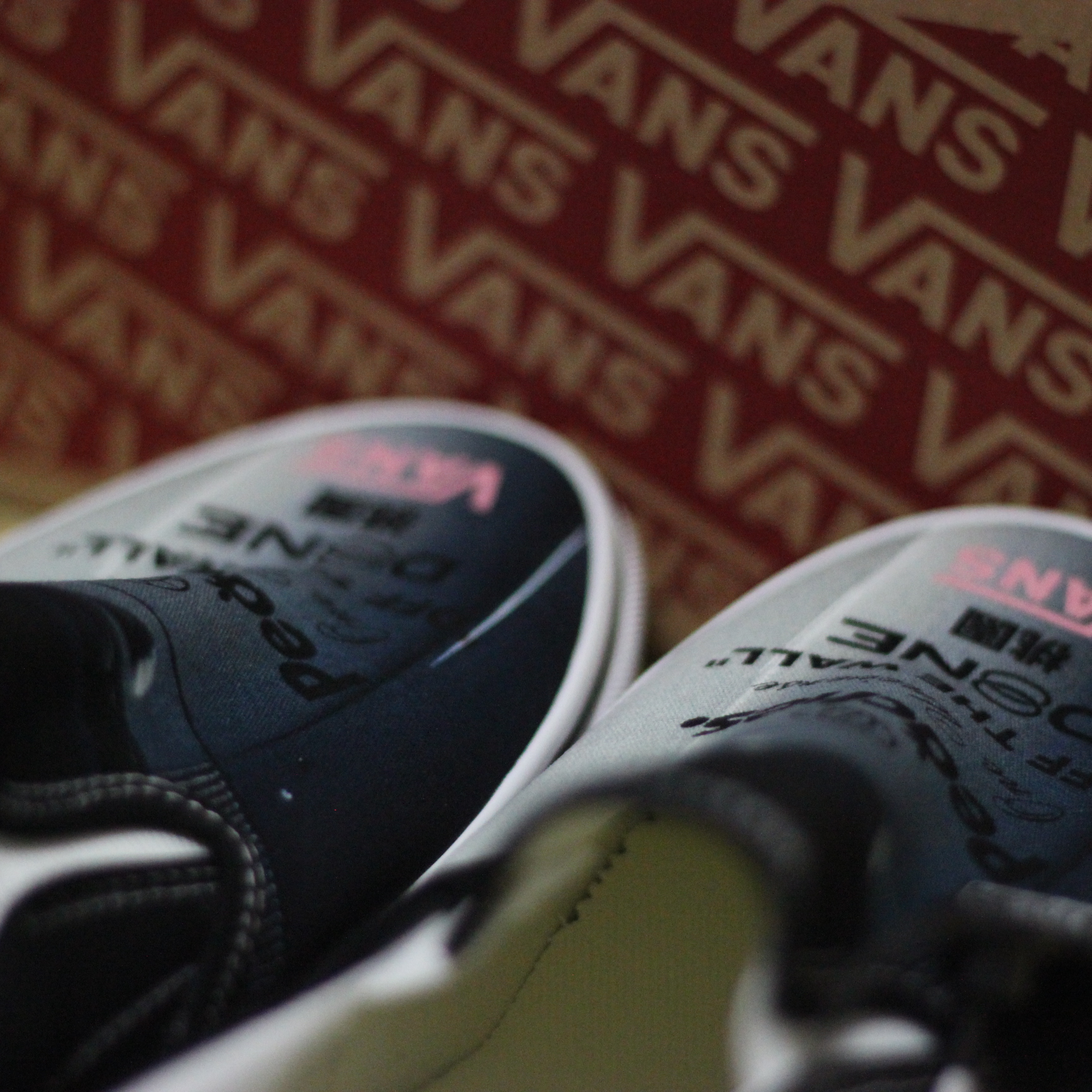 Vans x Peaches. Classic Slip-On Black True White 착용 스타일 - 5