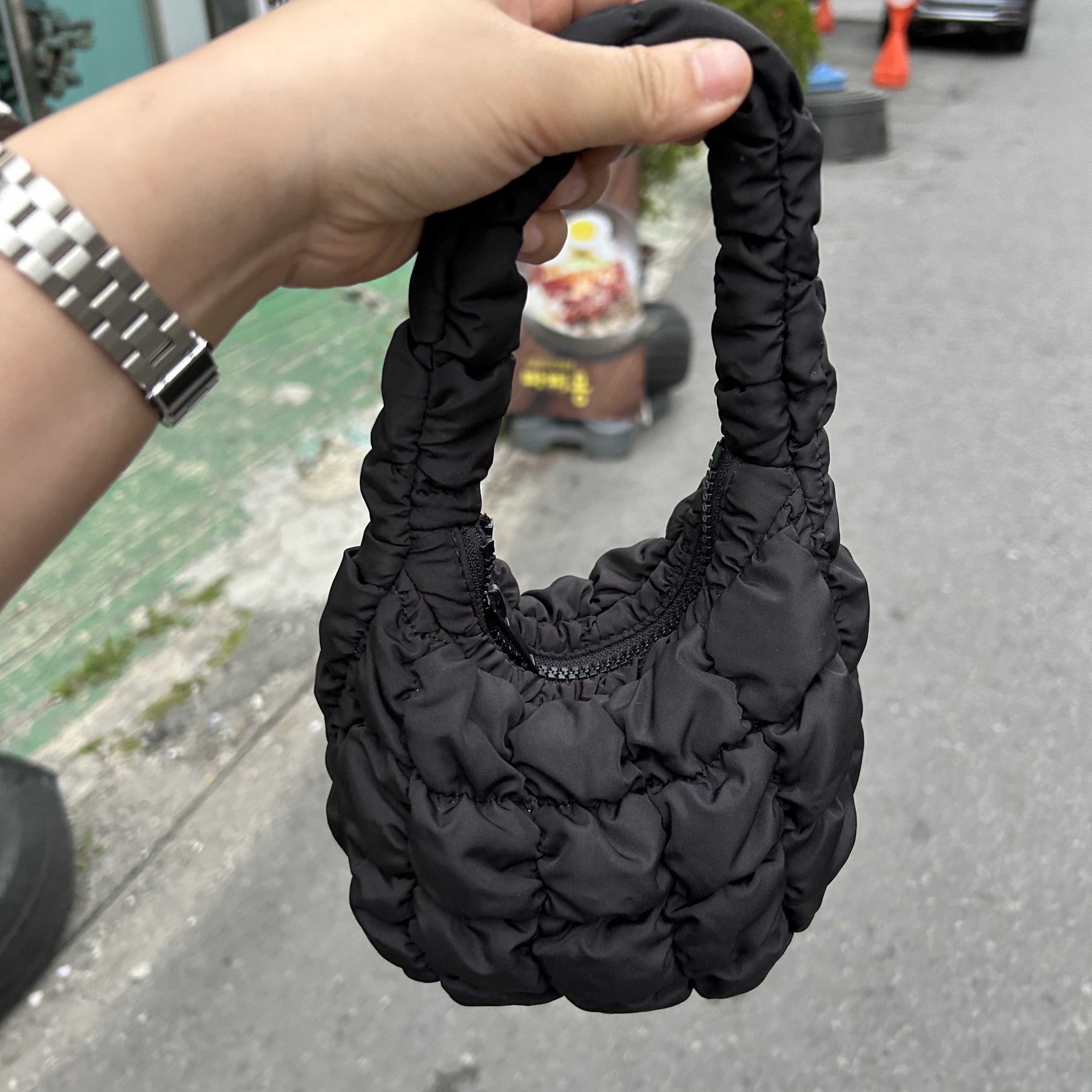 COS Quilted Micro Bag Black 착용 스타일