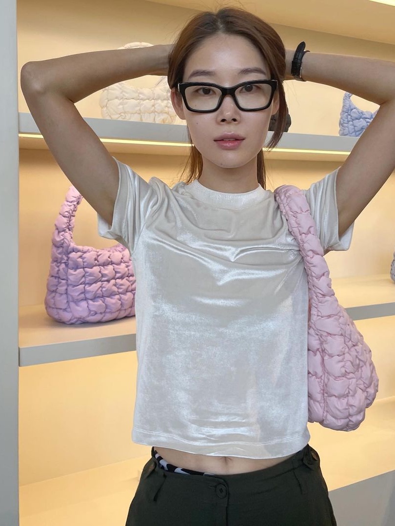 COS Quilted Mini Bag Pink 착용 스타일