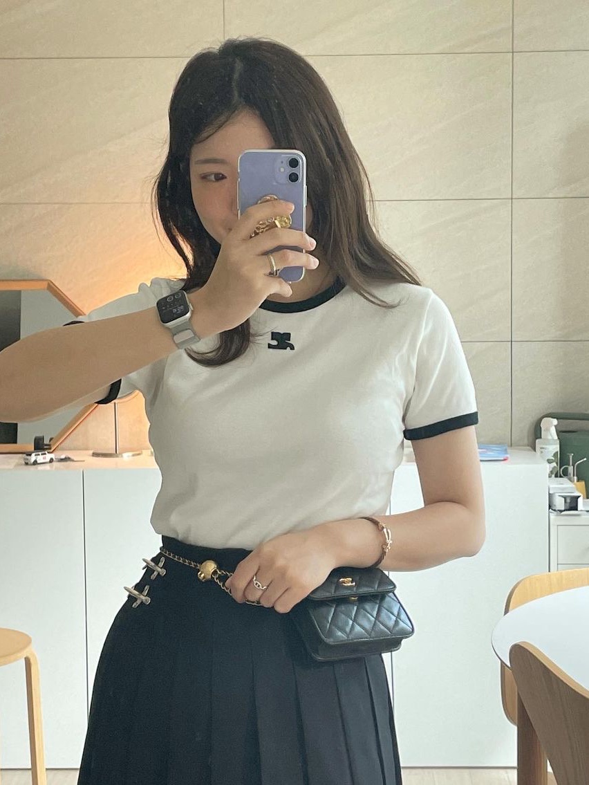 (W) Courreges Reedition Bumpy Contrast T-Shirt Heritage White Black, (W) Courreges Reedition Bumpy Contrast T-Shirt Black Heritage White 착용 스타일