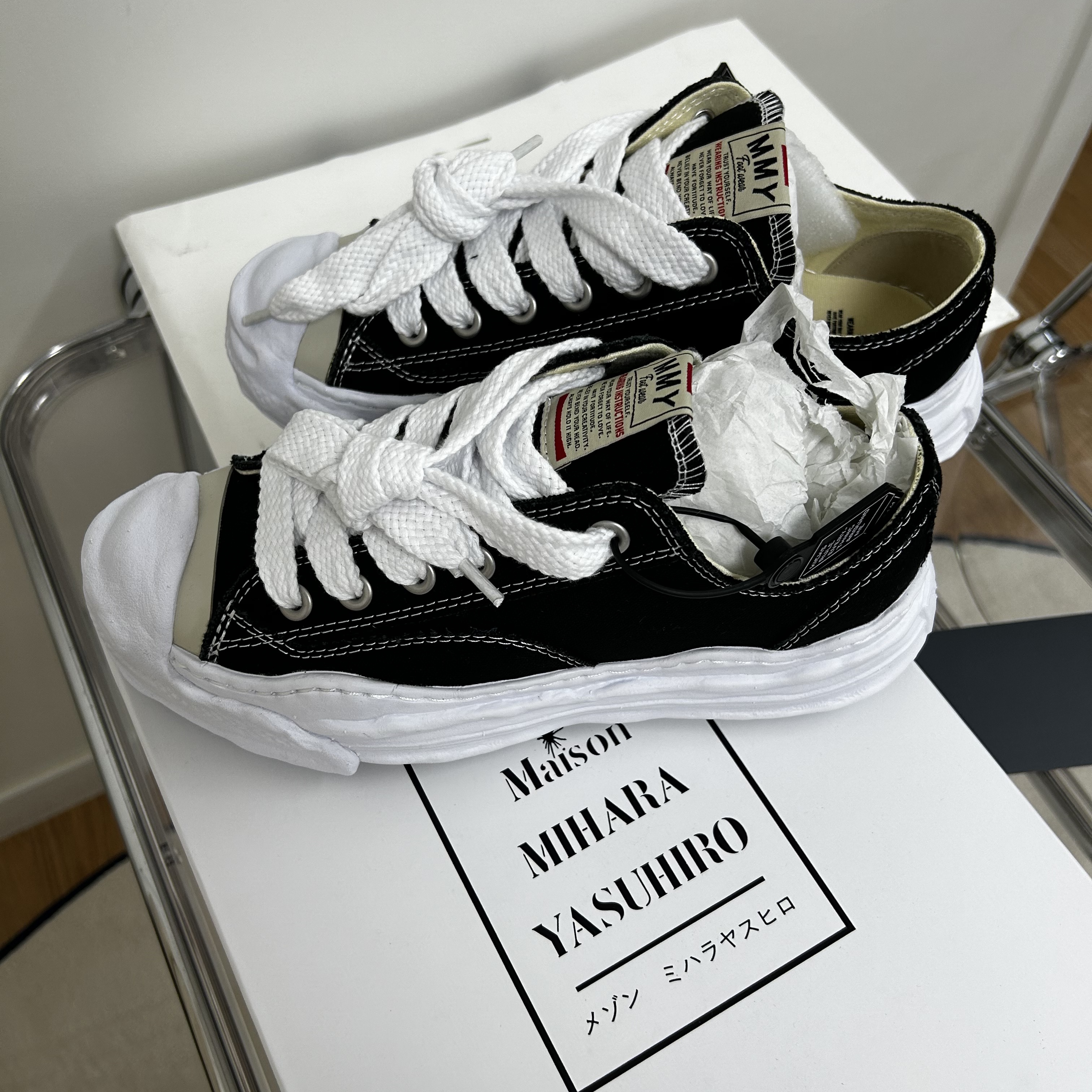 Maison Mihara Yasuhiro Hank OG Sole Canvas Low-top Sneakers Black 착용 스타일