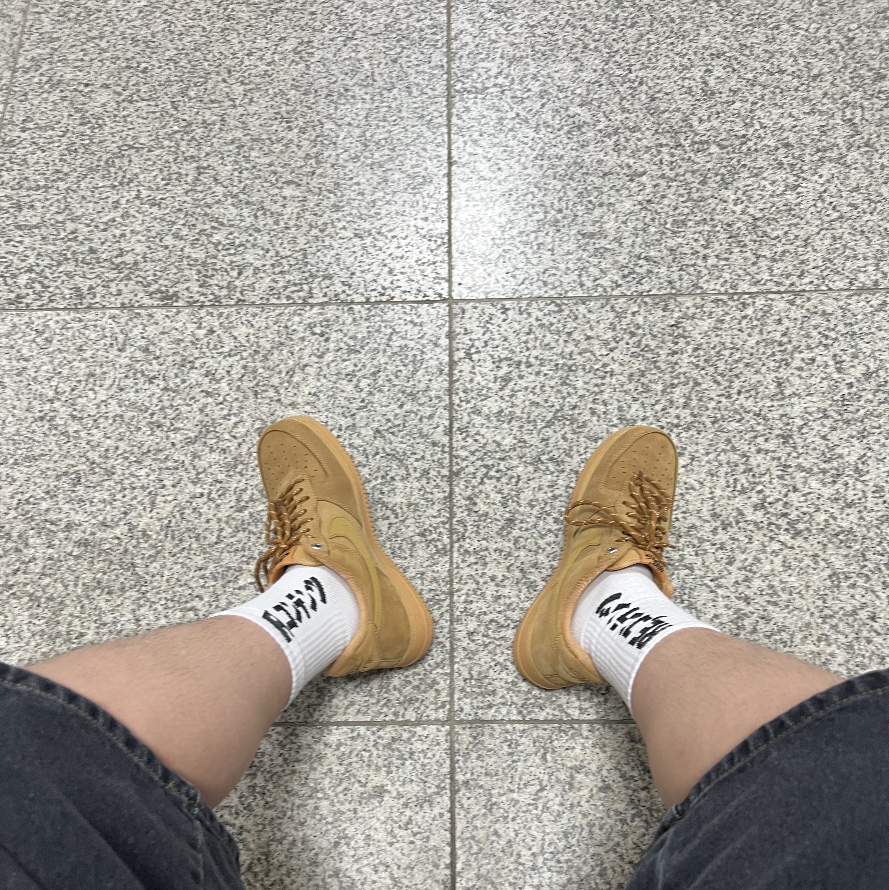 Nike Air Force 1 '07 WB Flax 착용 스타일