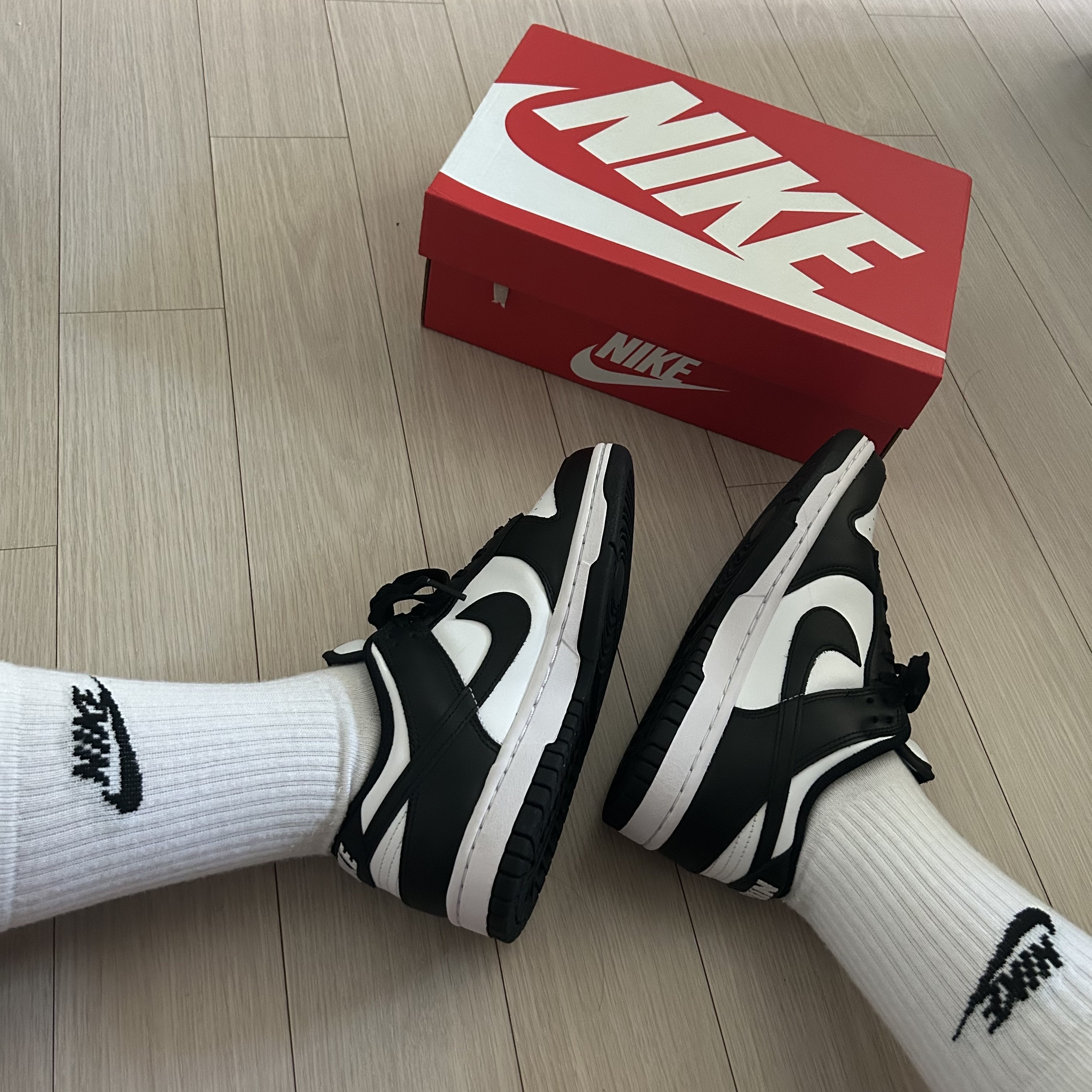 (W) Nike Dunk Low Black 착용 스타일 - 2