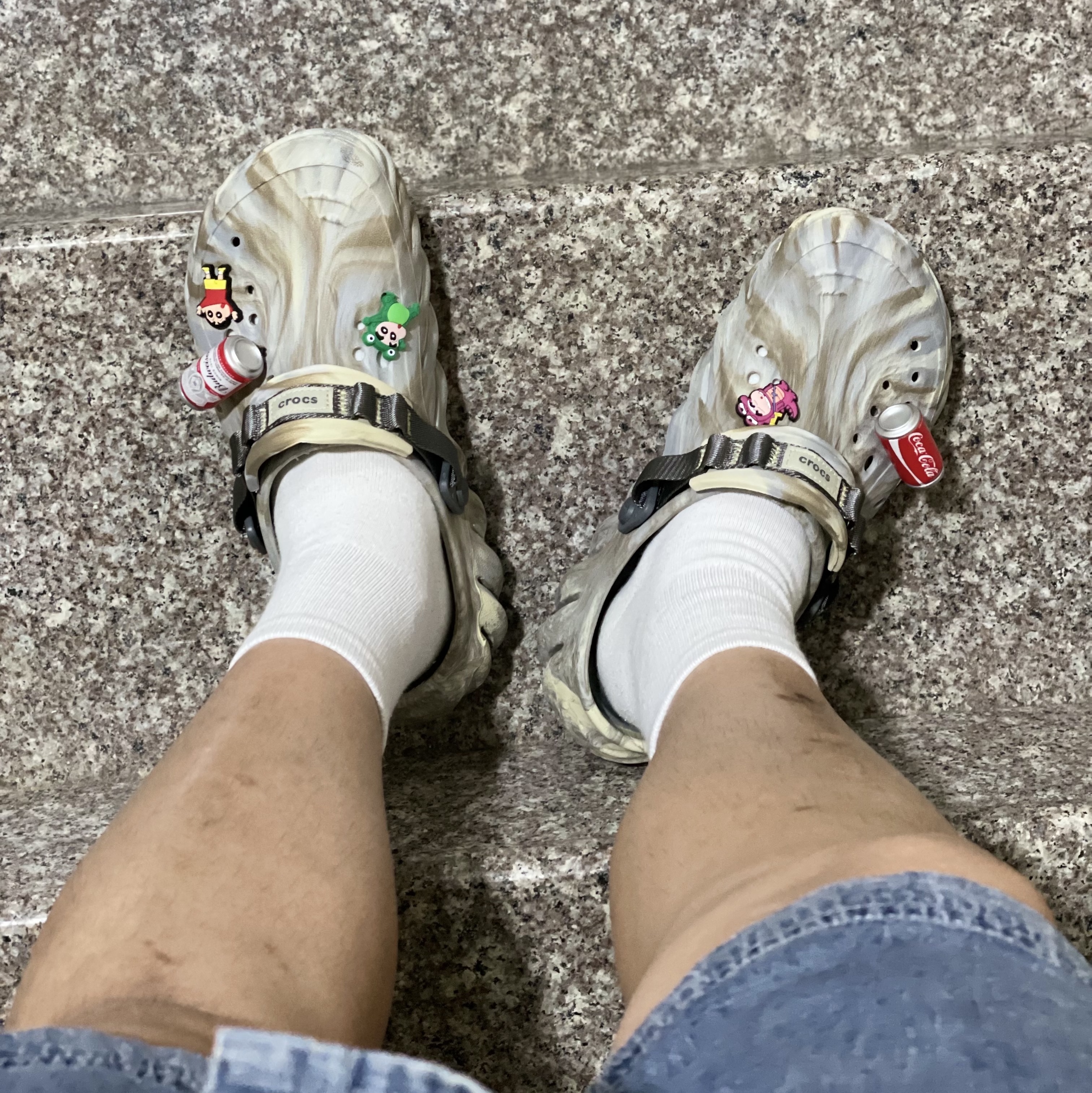 Crocs Echo Marbled Clog Bone Multi 착용 스타일