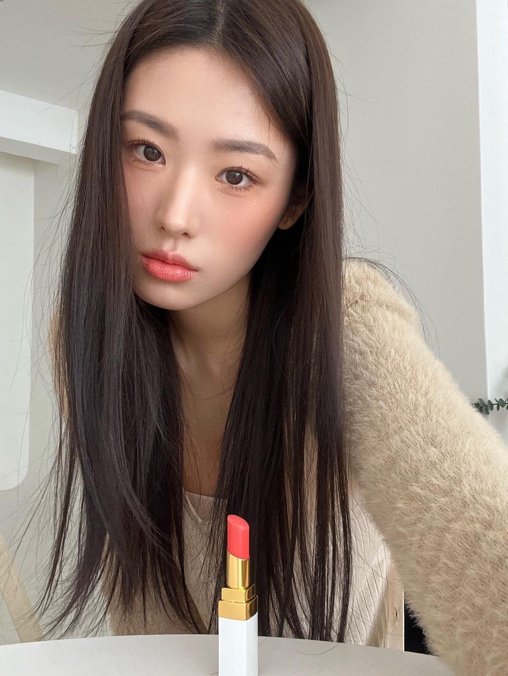 Chanel Rouge Coco Baume 916 Flirty Coral 착용 스타일