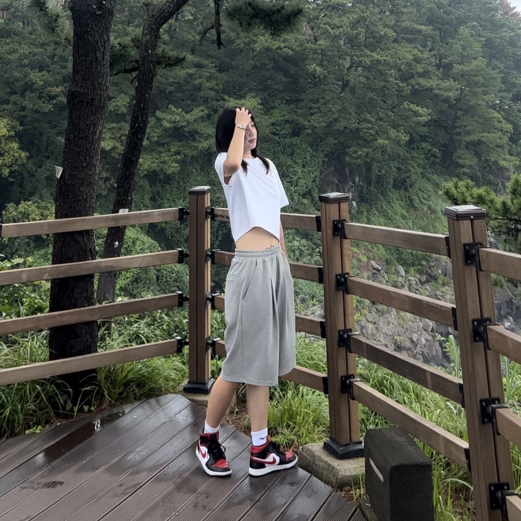 조던 1 미드 블랙 파이어 레드 착용 스타일 - 2