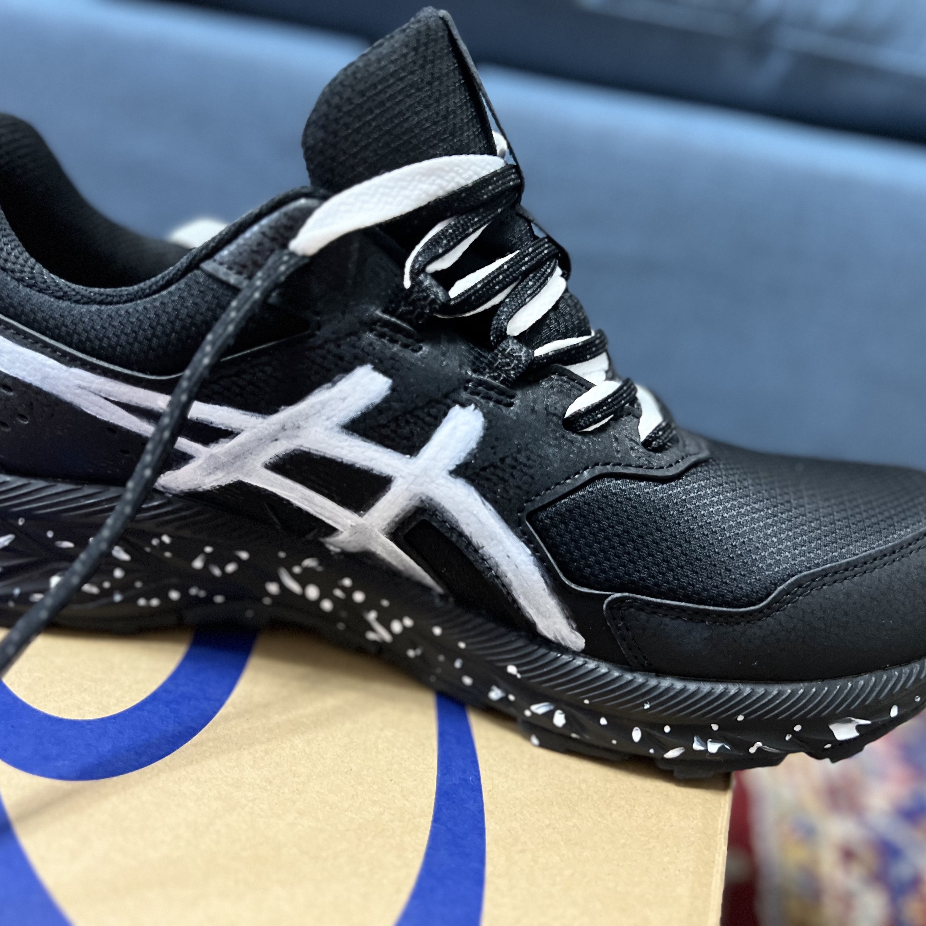 (W) Asics Gel-Venture 9 Black, Onitsuka Tiger Corsair White True Red 착용 스타일 - 3