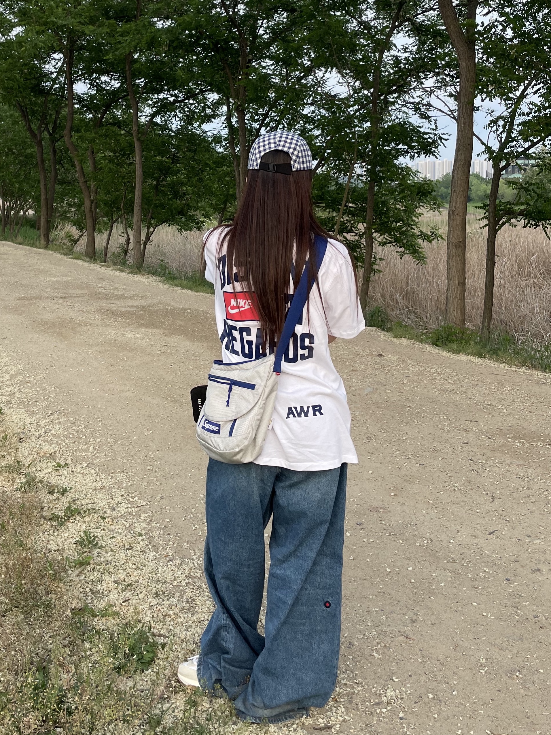 Supreme Gingham Camp Cap Navy - 23SS, Nike x Sacai VaporWaffle White and Gum 착용 스타일 - 2