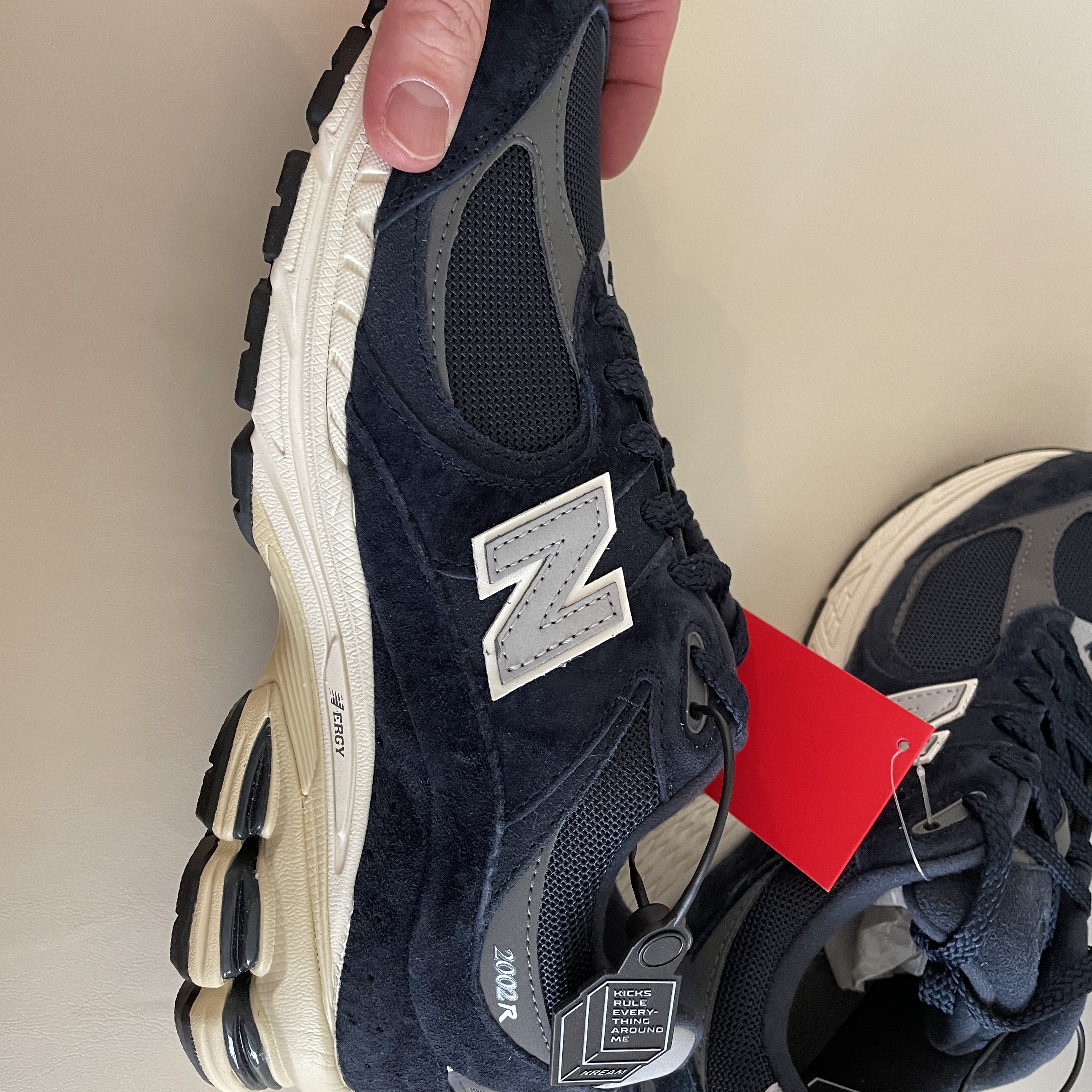 New Balance 2002R Eclipse Castlerock 착용 스타일 - 1
