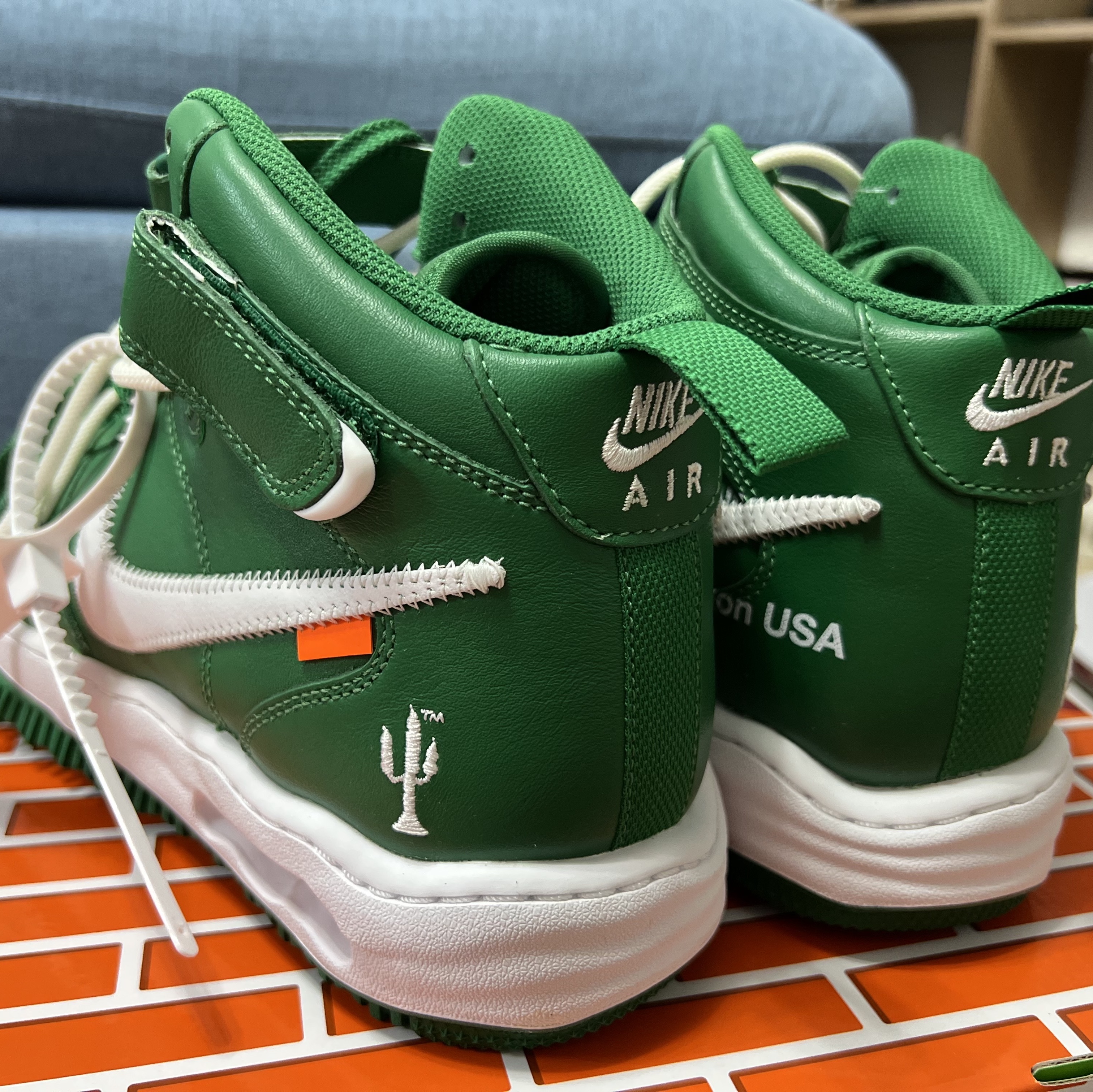 Nike x Off-White Air Force 1 Mid SP Leather Pine Green 착용 스타일 - 3