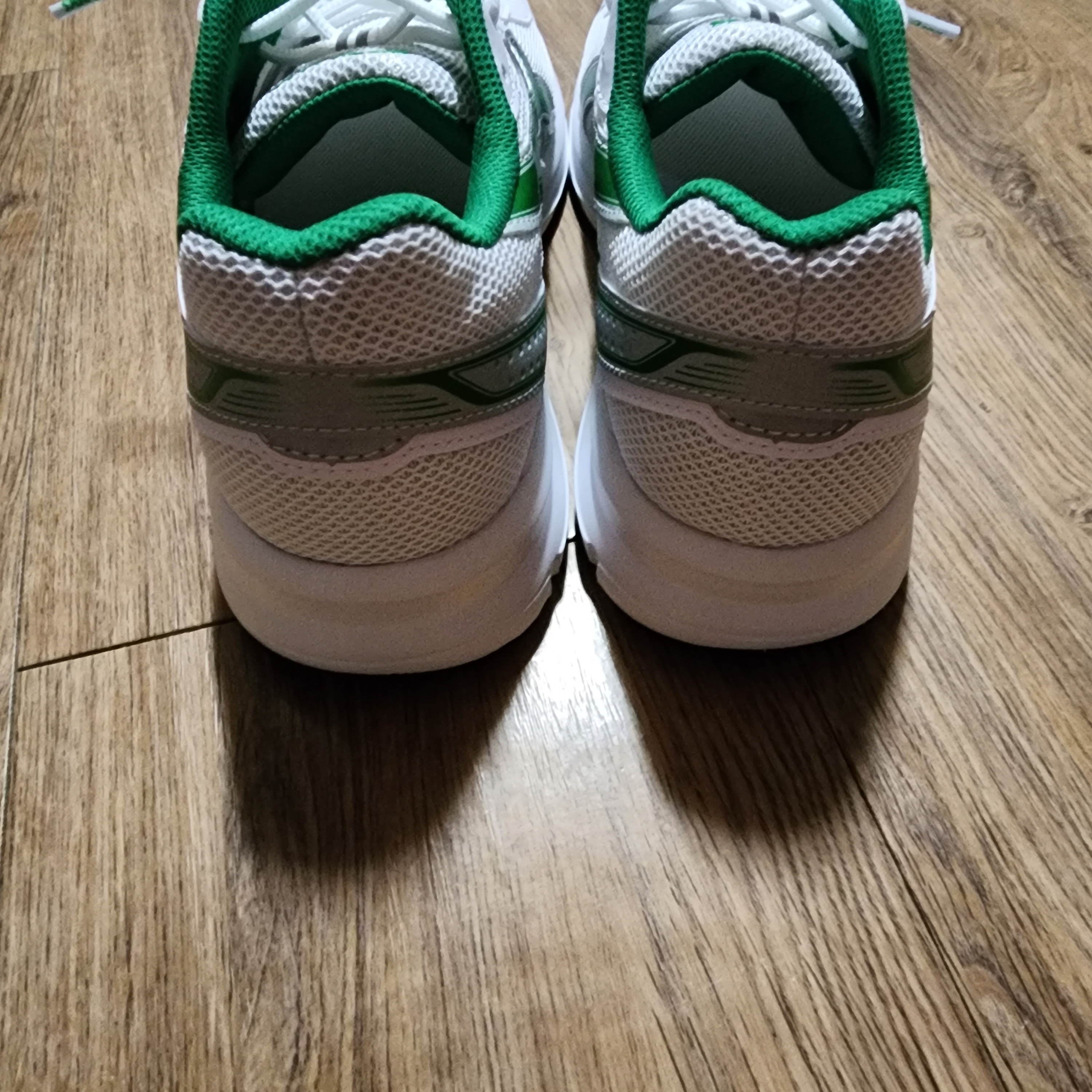 Asics Jog 100 S White Green - 2E Wide 착용 스타일 - 4