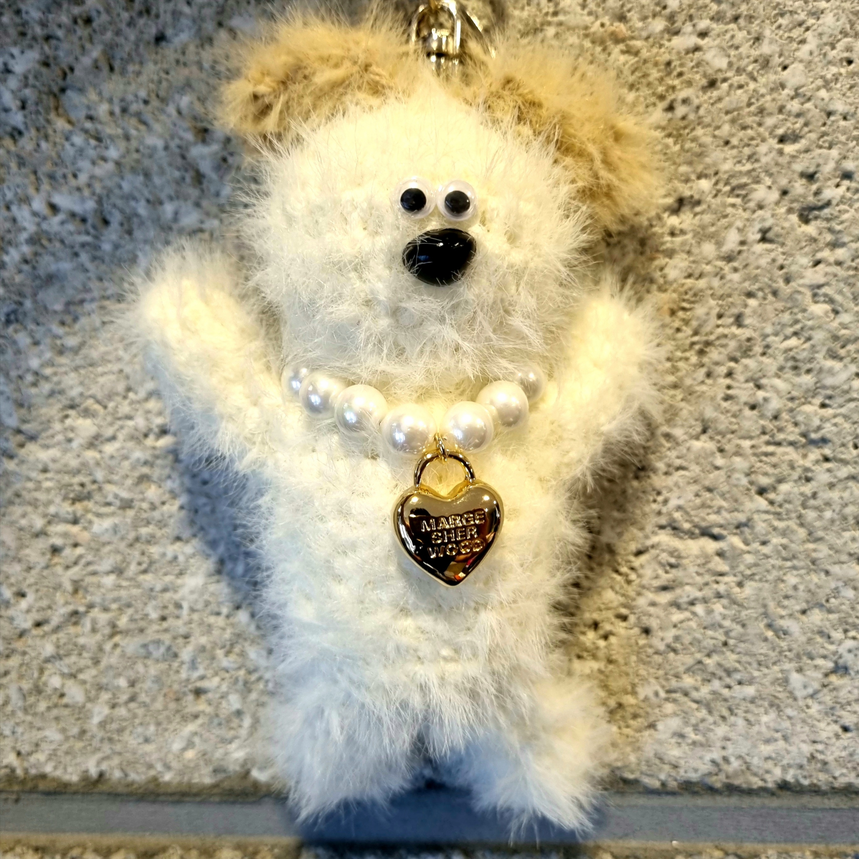 Margesherwood Wood Keyring White 착용 스타일