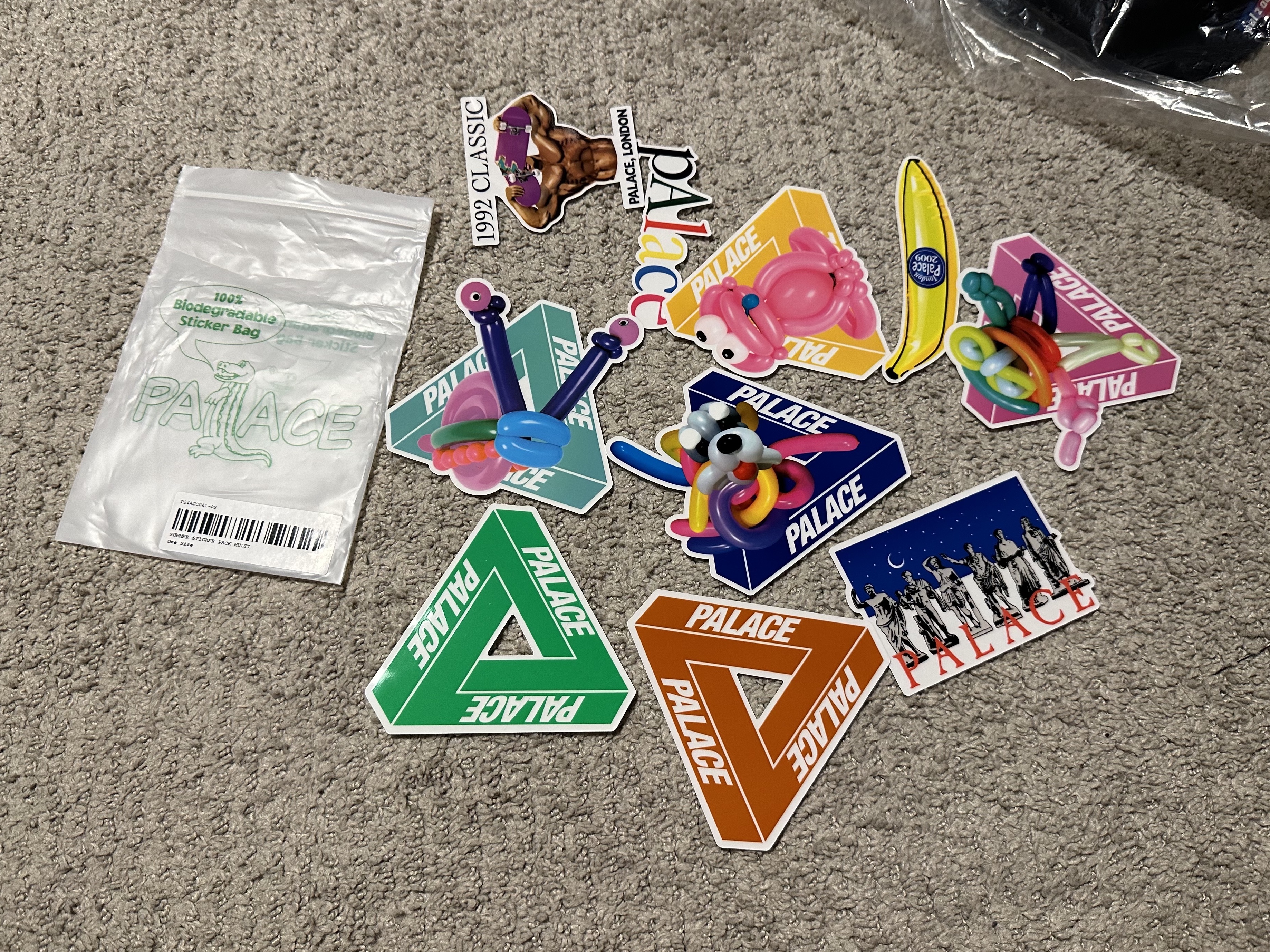 Palace Summer Sticker Pack Multi - 23SS, New Balance x Palace 991 Made in UK Black Ultra Violet 착용 스타일 - 1