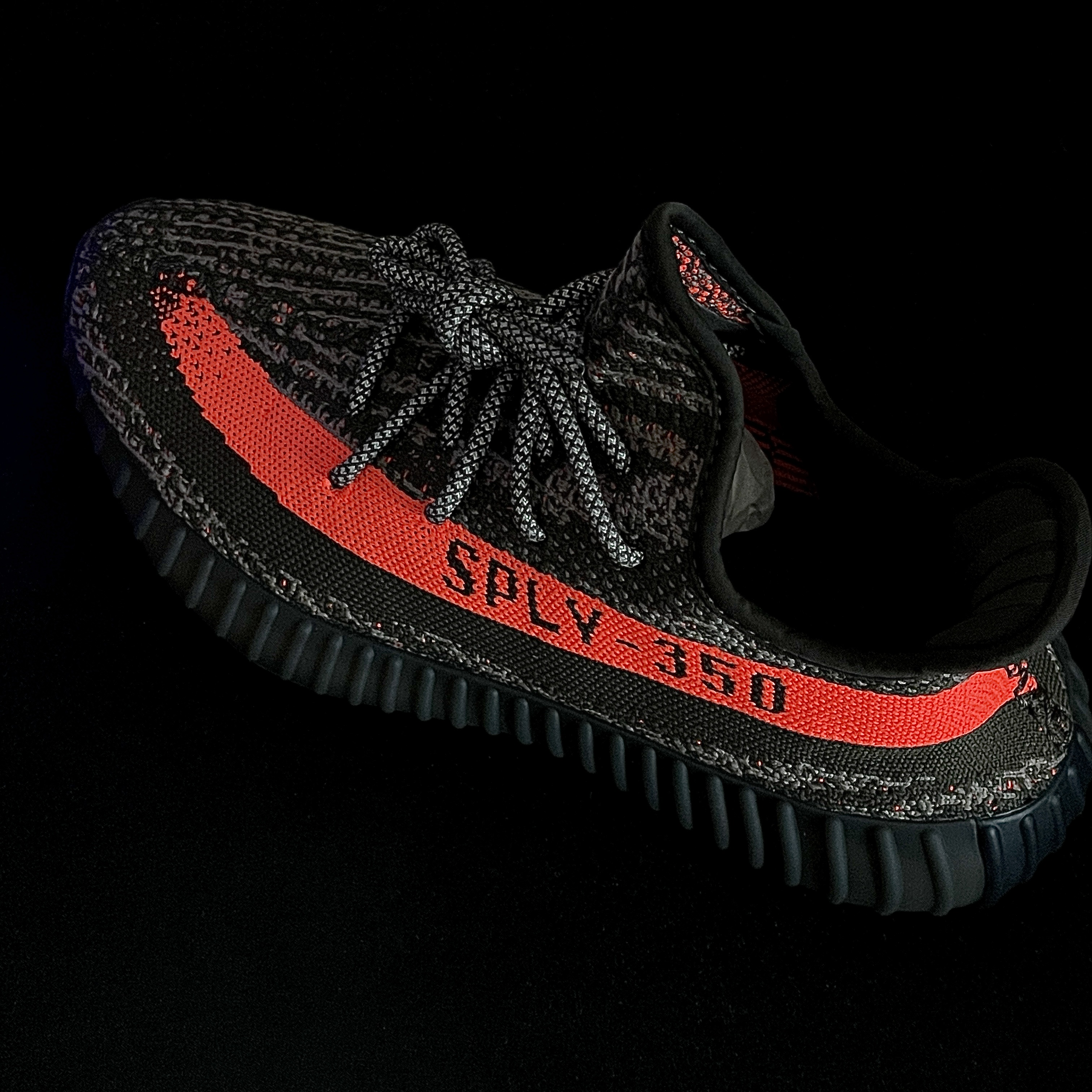 Adidas Yeezy Boost 350 V2 Carbon Beluga 착용 스타일