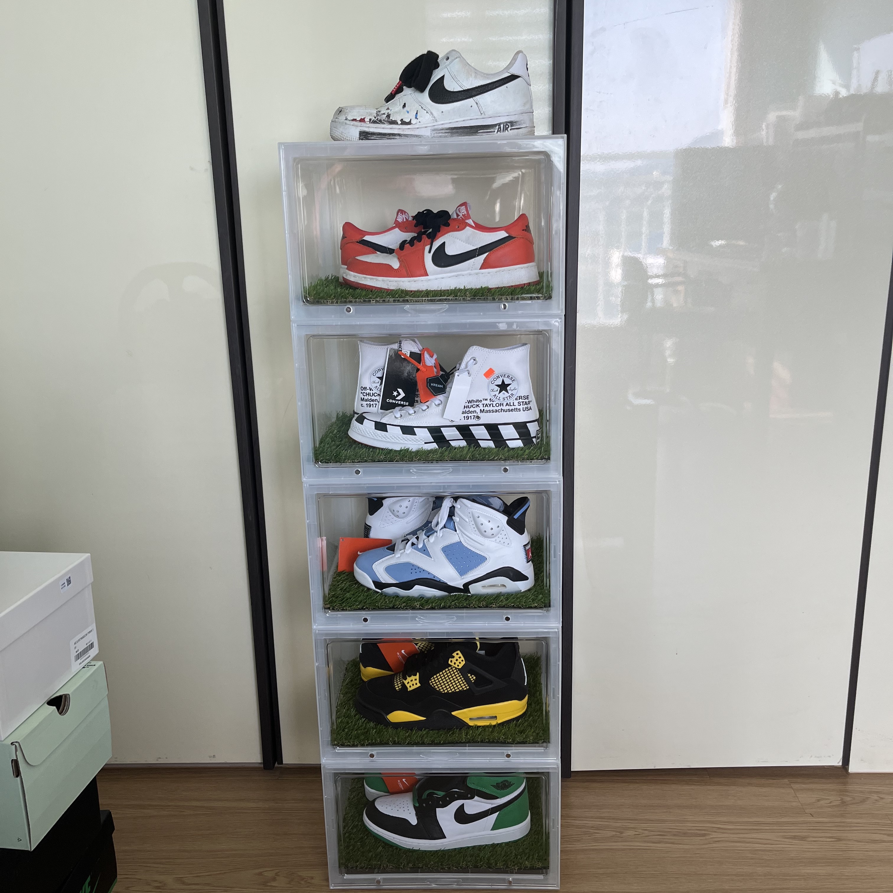 Jordan 1 Retro High OG Black and Lucky Green, Jordan 4 Retro Thunder 2023 착용 스타일 - 1