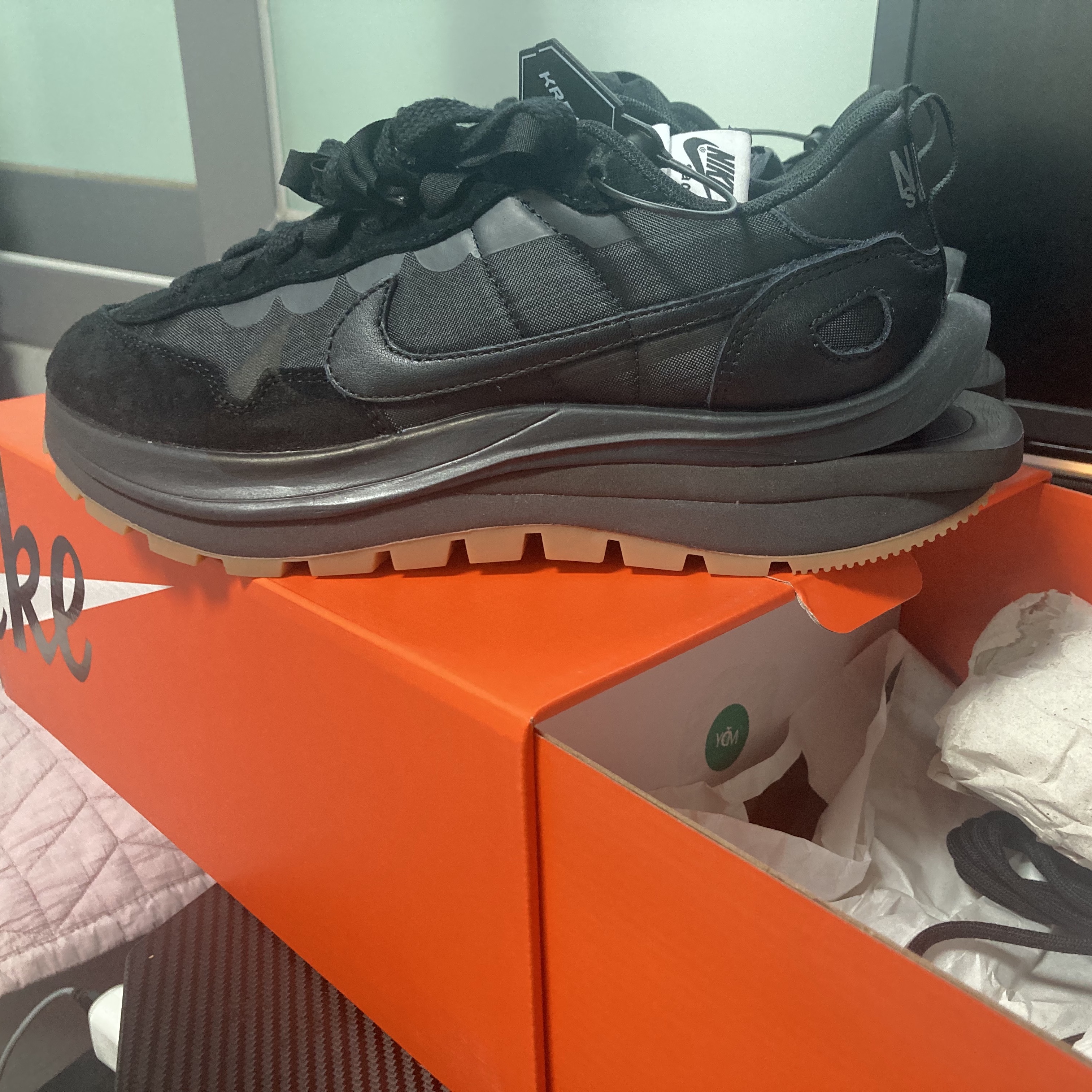 Nike x Sacai VaporWaffle Black and Gum 착용 스타일