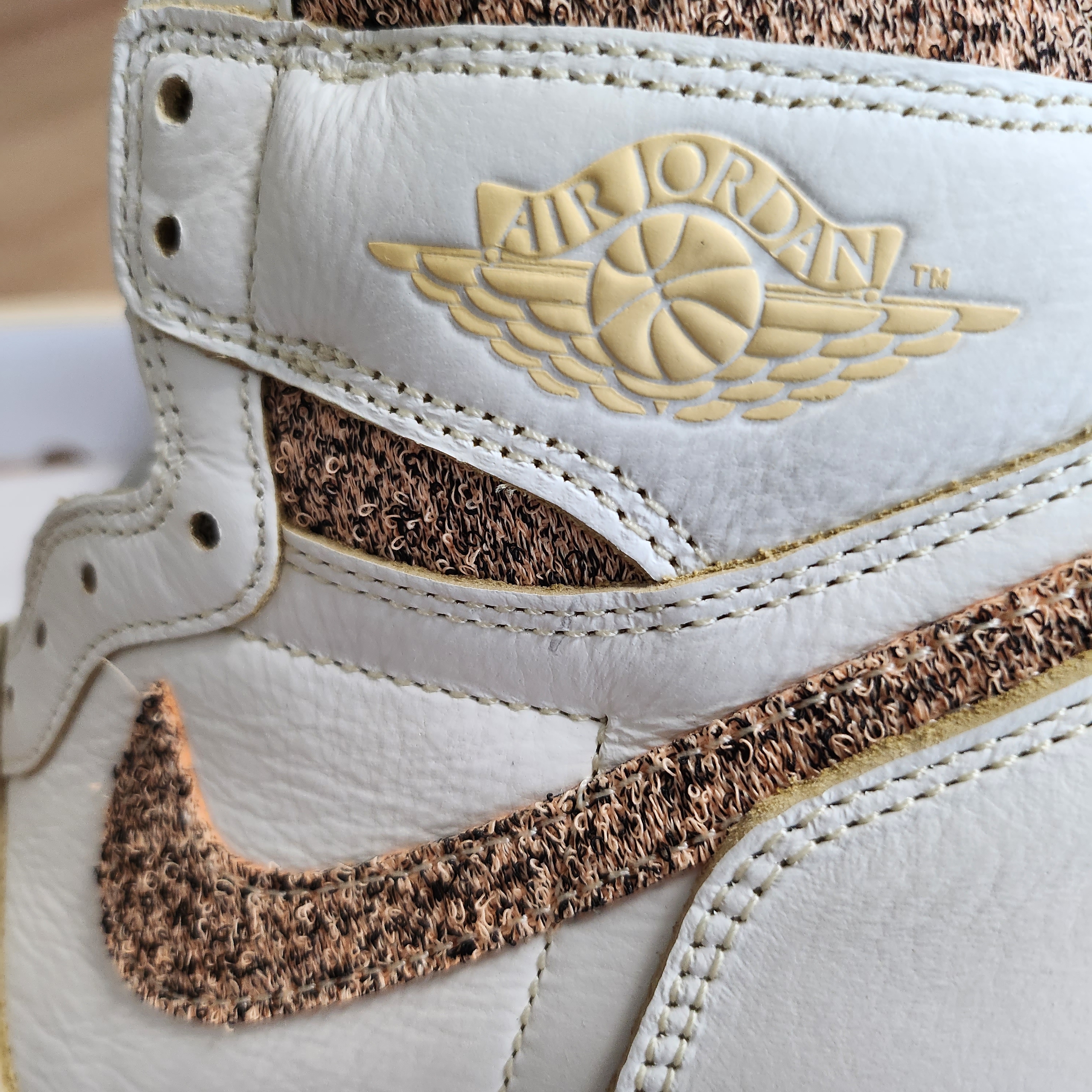 Jordan 1 Retro High OG Craft Sail and Pale Vanilla 착용 스타일 - 2