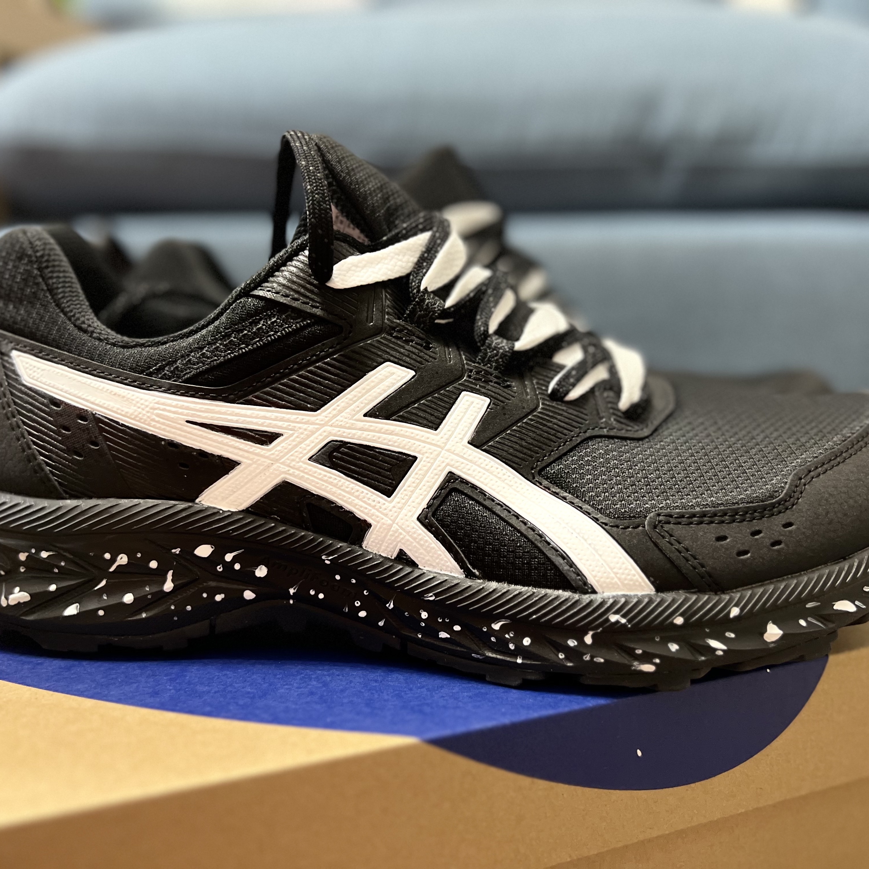 (W) Asics Gel-Venture 9 Black, Onitsuka Tiger Corsair White True Red 착용 스타일 - 2