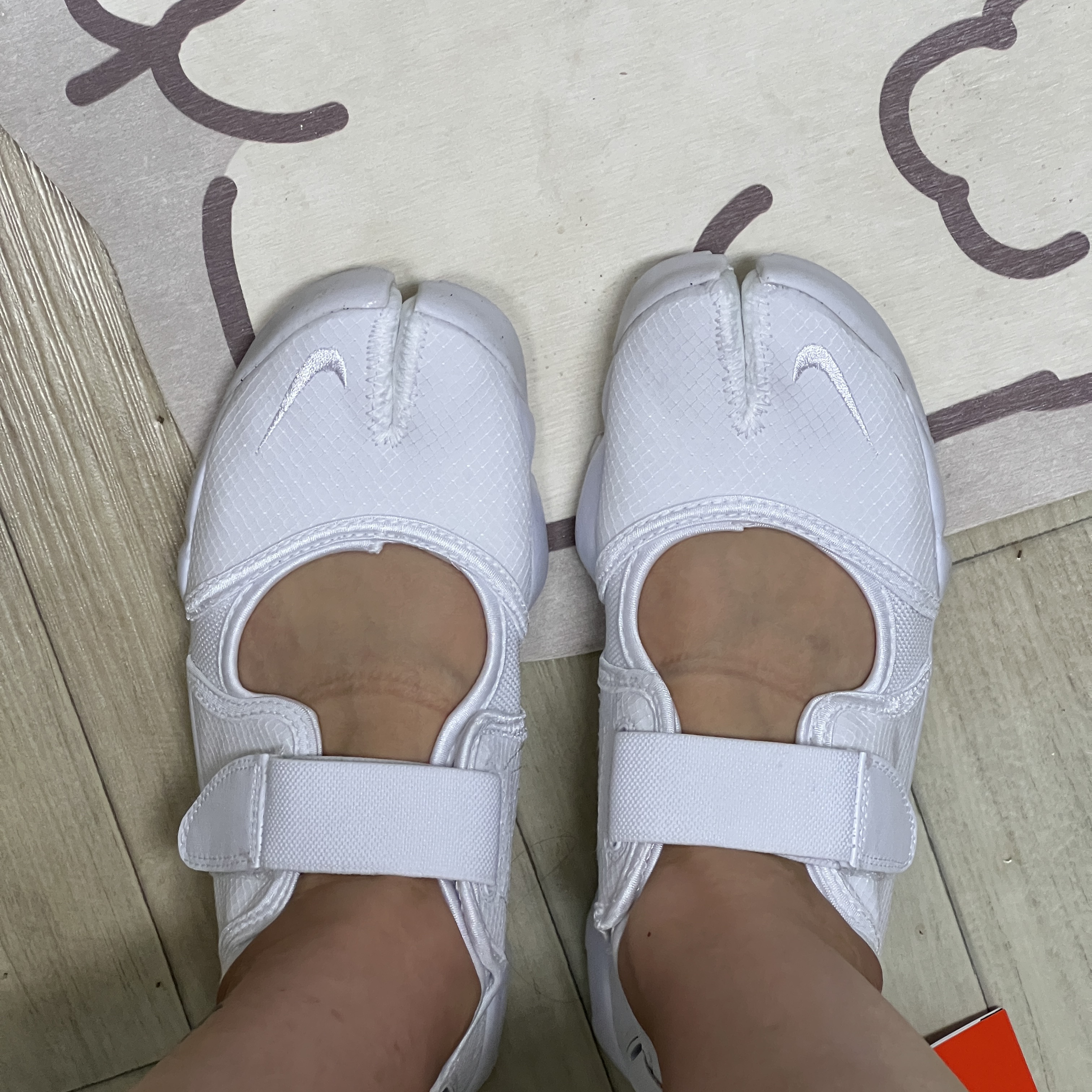 (W) Nike Air Rift Breathe White 착용 스타일