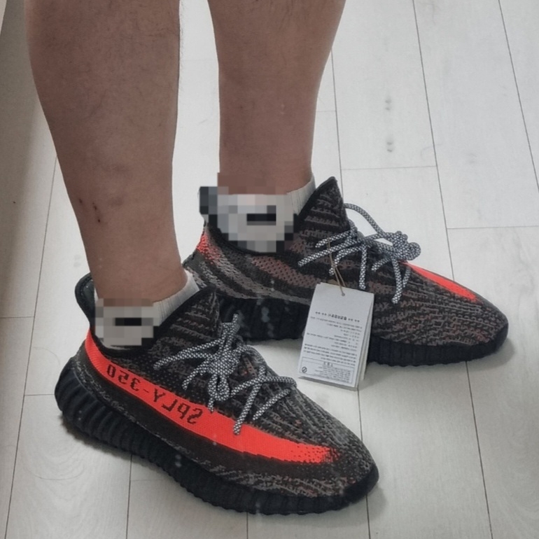 Adidas Yeezy Boost 350 V2 Carbon Beluga, Adidas Yeezy Boost 350 V2 Onyx 착용 스타일 - 2