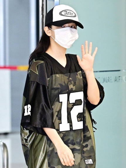2000Archives Football T-Shirt Black Camo 착용 스타일