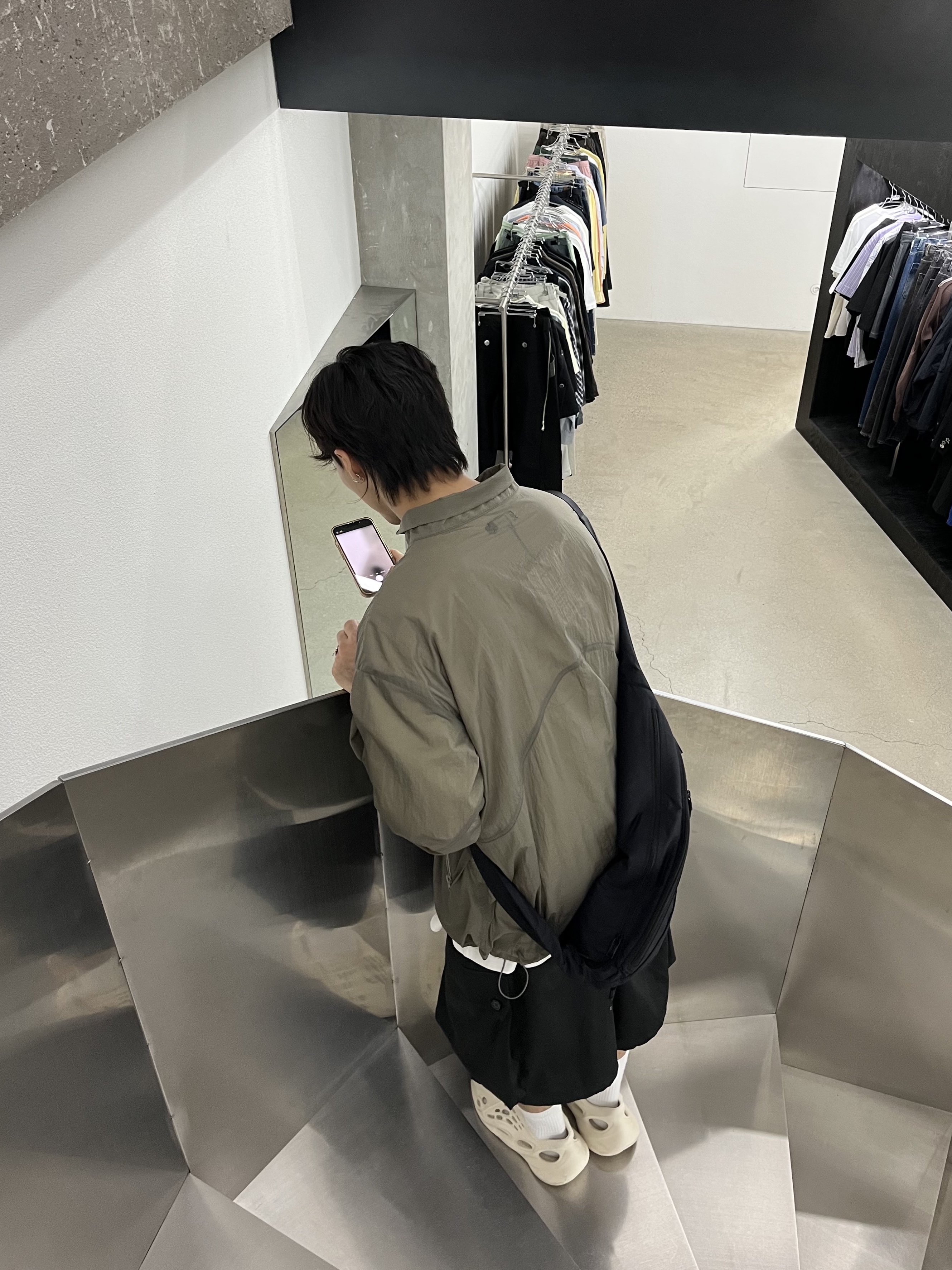 아트오브필드 패커블 링클 하프 집업 브라운, 아디다스 이지 폼 러너 샌드 착용 스타일 - 1