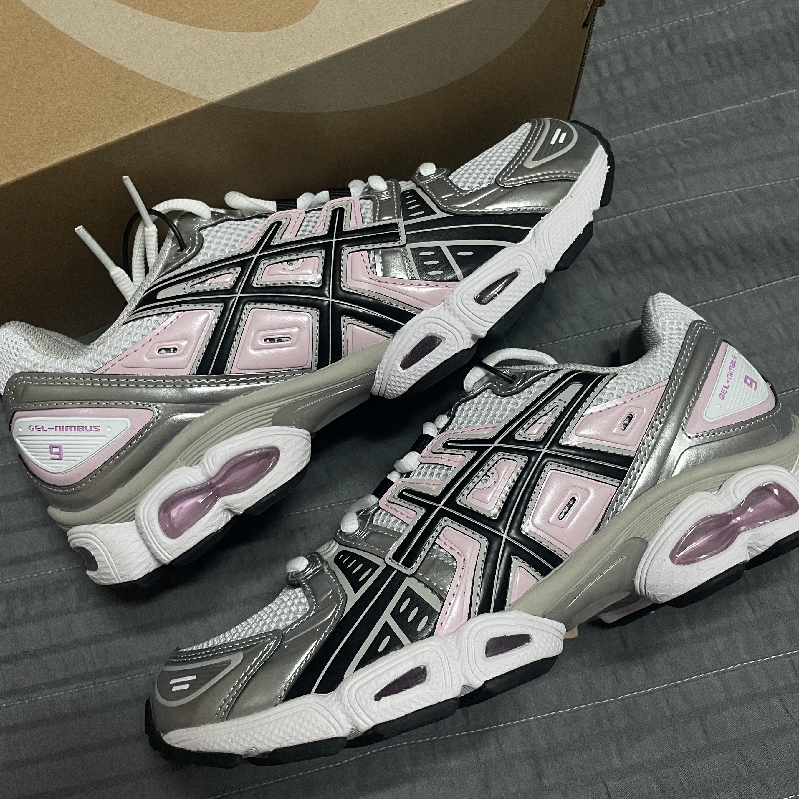 (W) Asics Gel-Nimbus 9 White Black 착용 스타일